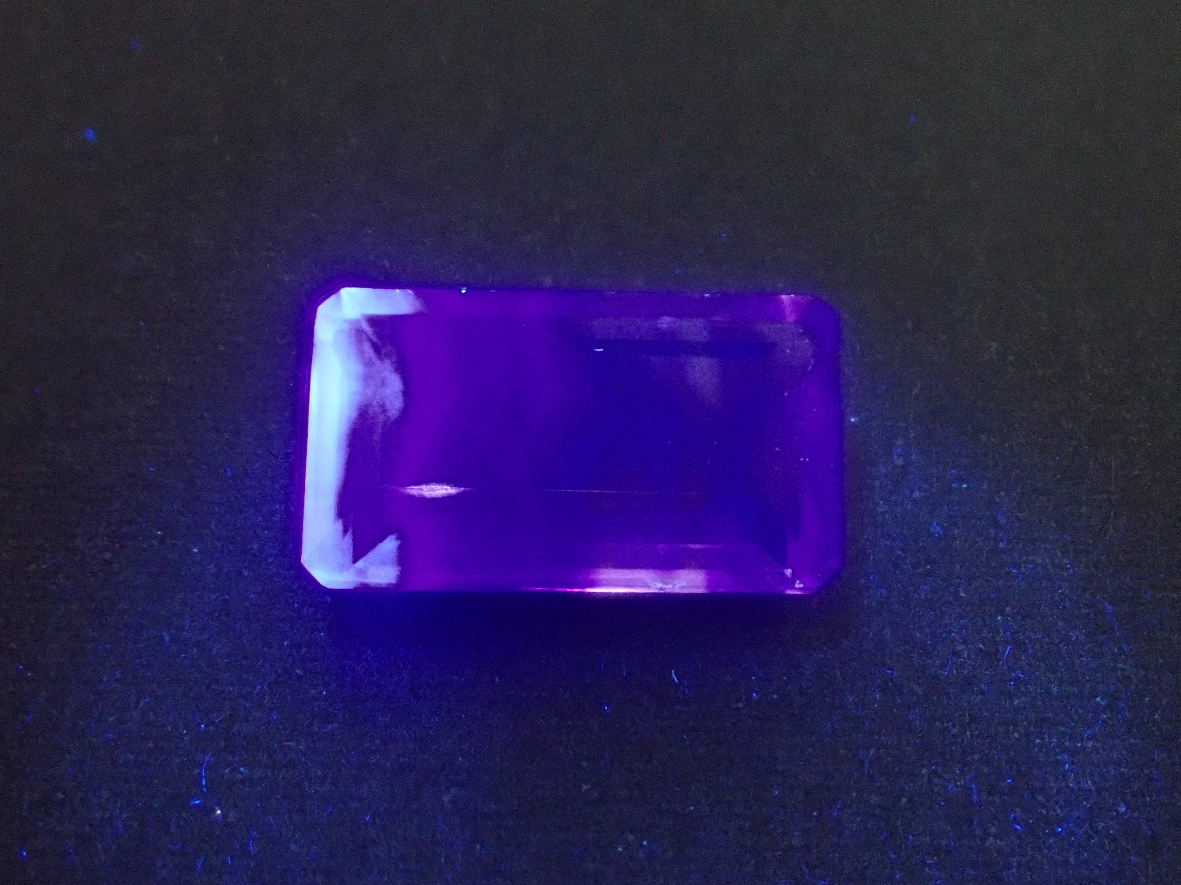 《Limited to 15 Stones》Fluorite Gacha including 2 Koshu-Kiseki-Kiriko stones (normally 49,800 yen) with 1 CC fluorite stone as a bonus《Multiple Purchase Discount Available》
