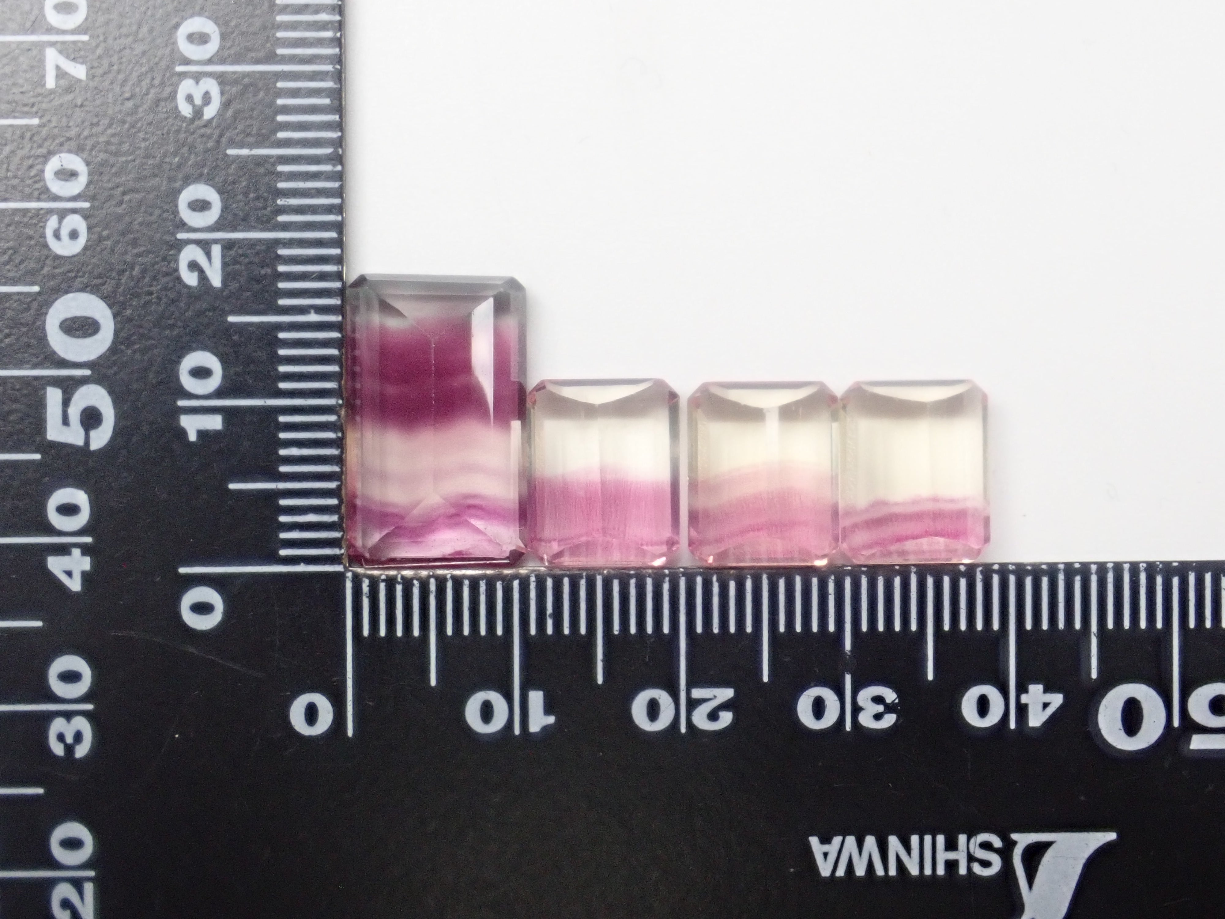 《Limited to 15 Stones》Fluorite Gacha including 2 Koshu-Kiseki-Kiriko stones (normally 49,800 yen) with 1 CC fluorite stone as a bonus《Multiple Purchase Discount Available》