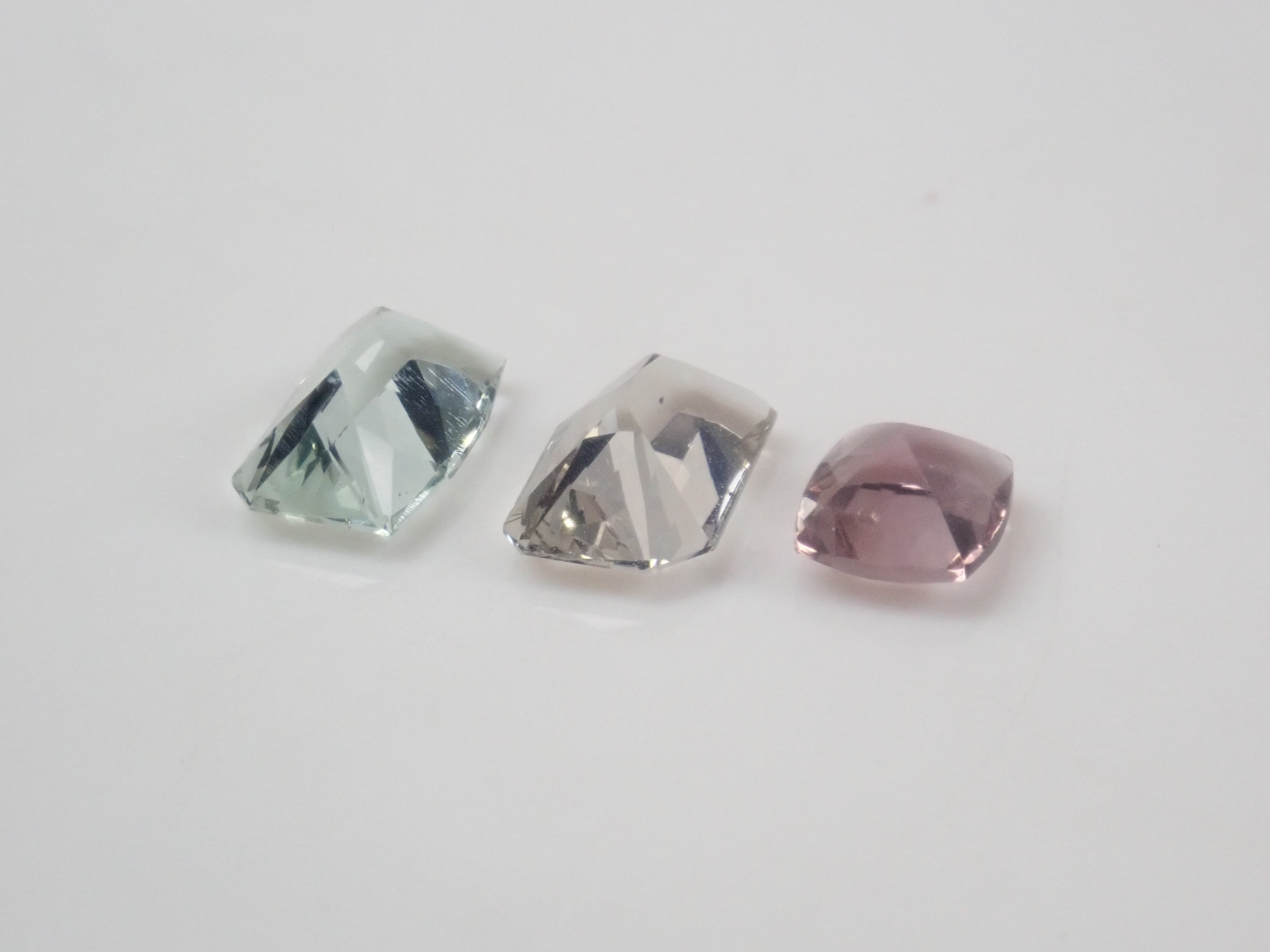《Limited to 15 Stones》Fluorite Gacha including 2 Koshu-Kiseki-Kiriko stones (normally 49,800 yen) with 1 CC fluorite stone as a bonus《Multiple Purchase Discount Available》