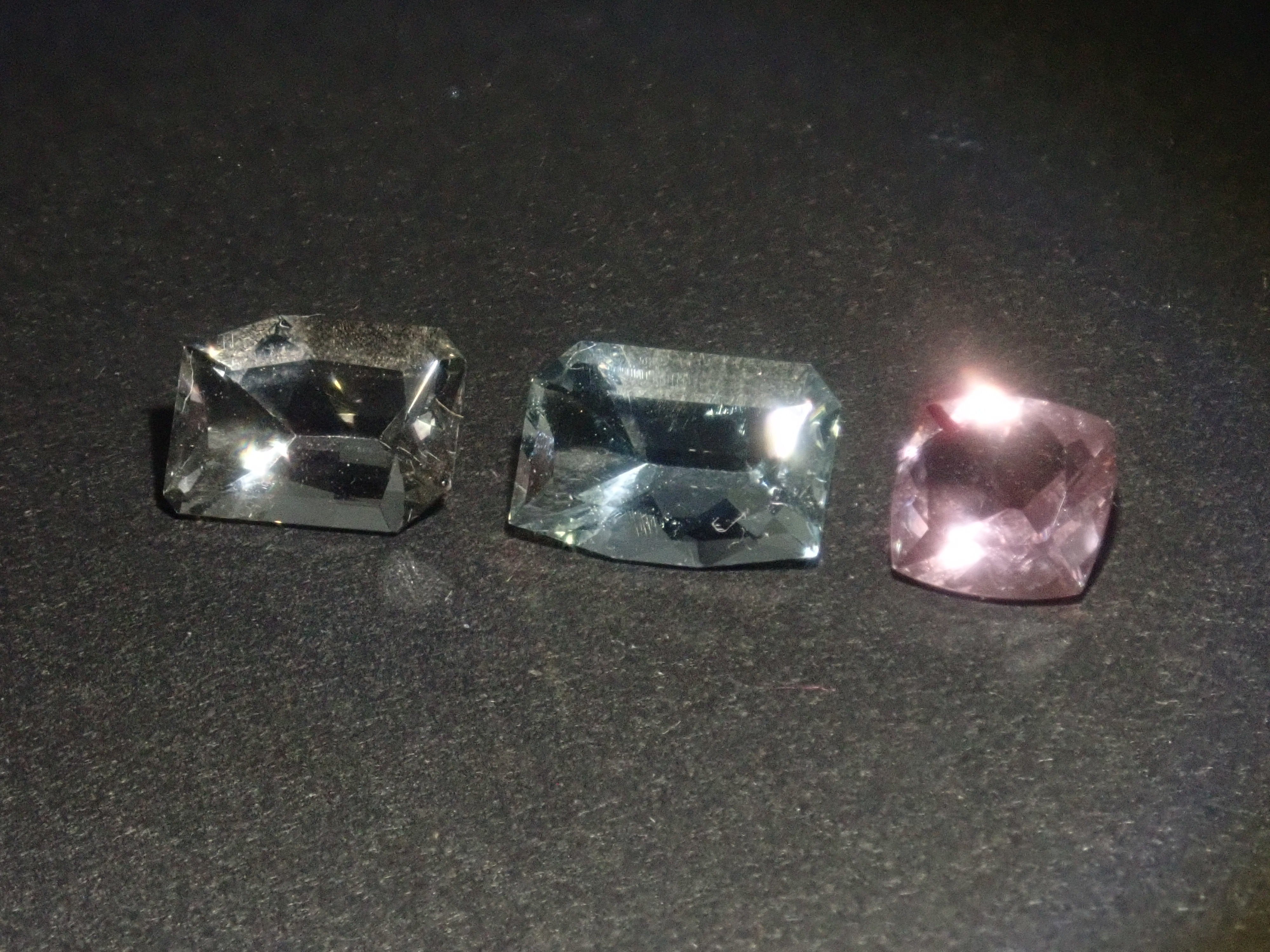 《Limited to 15 Stones》Fluorite Gacha including 2 Koshu-Kiseki-Kiriko stones (normally 49,800 yen) with 1 CC fluorite stone as a bonus《Multiple Purchase Discount Available》