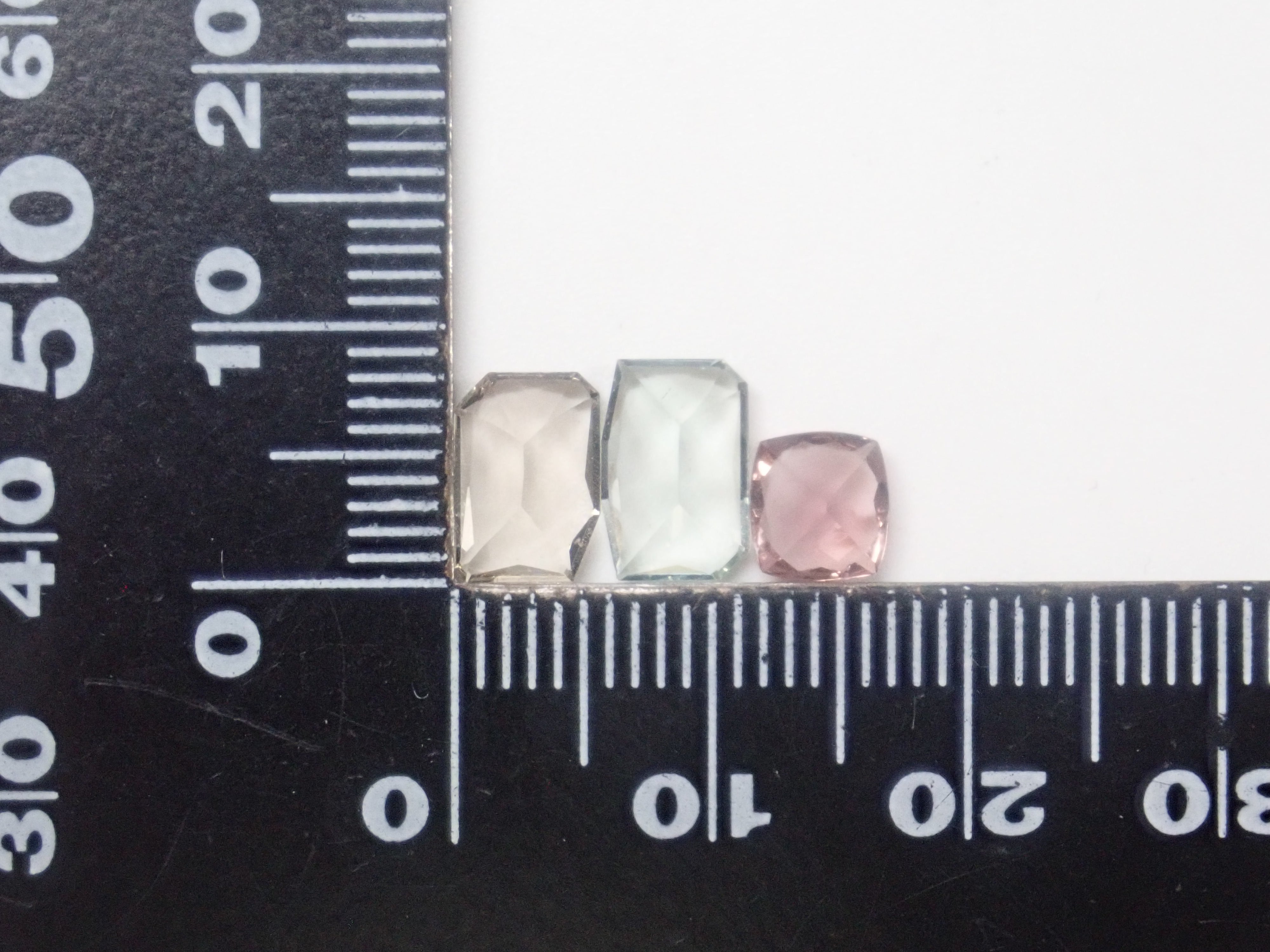 《Limited to 15 Stones》Fluorite Gacha including 2 Koshu-Kiseki-Kiriko stones (normally 49,800 yen) with 1 CC fluorite stone as a bonus《Multiple Purchase Discount Available》