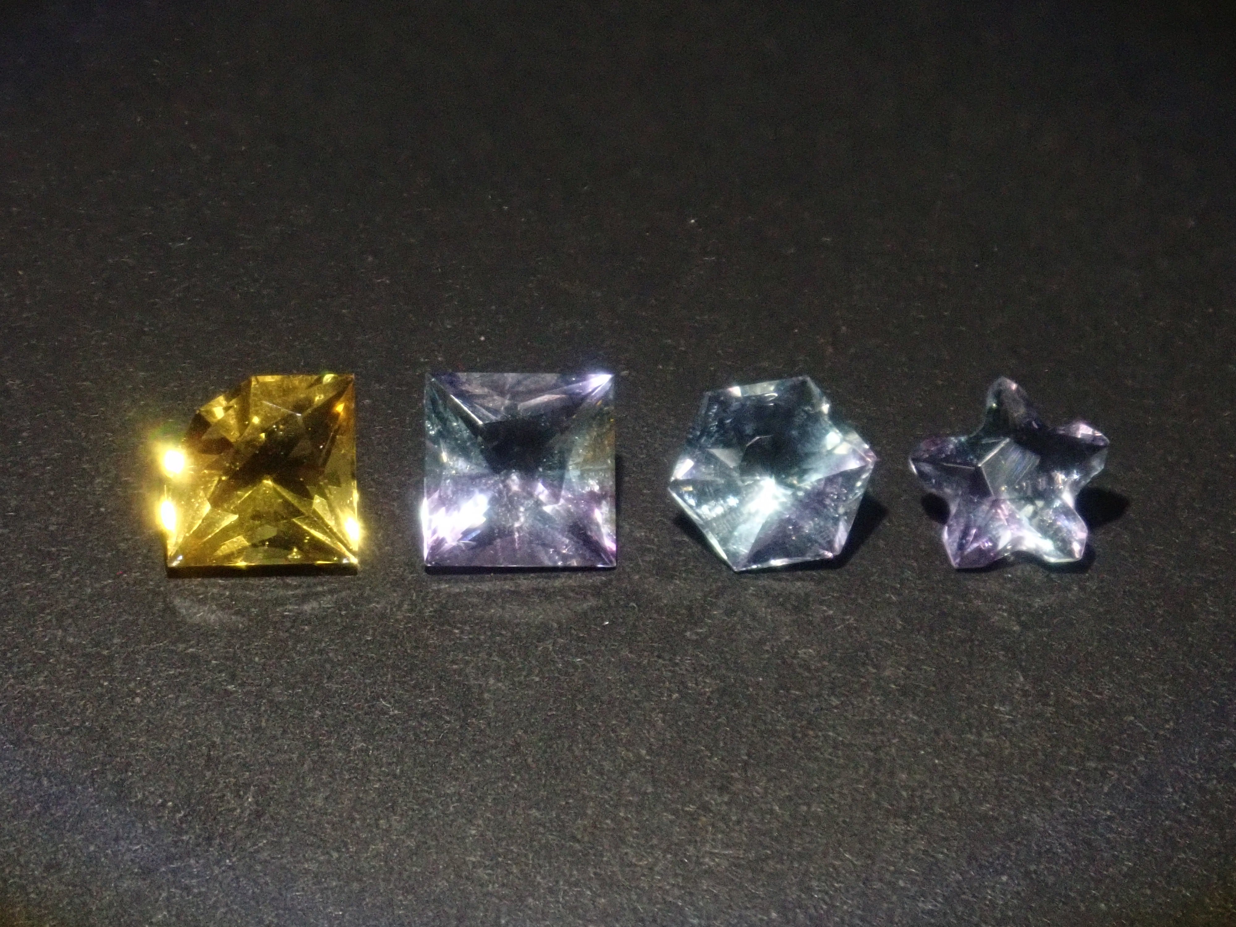 《Limited to 15 Stones》Fluorite Gacha including 2 Koshu-Kiseki-Kiriko stones (normally 49,800 yen) with 1 CC fluorite stone as a bonus《Multiple Purchase Discount Available》