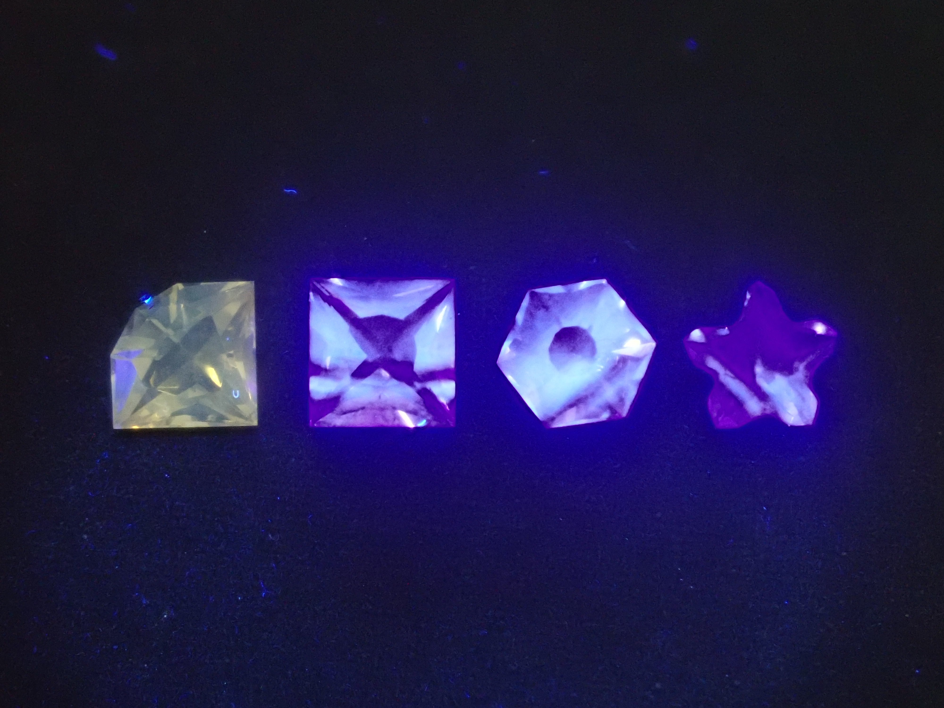 《Limited to 15 Stones》Fluorite Gacha including 2 Koshu-Kiseki-Kiriko stones (normally 49,800 yen) with 1 CC fluorite stone as a bonus《Multiple Purchase Discount Available》