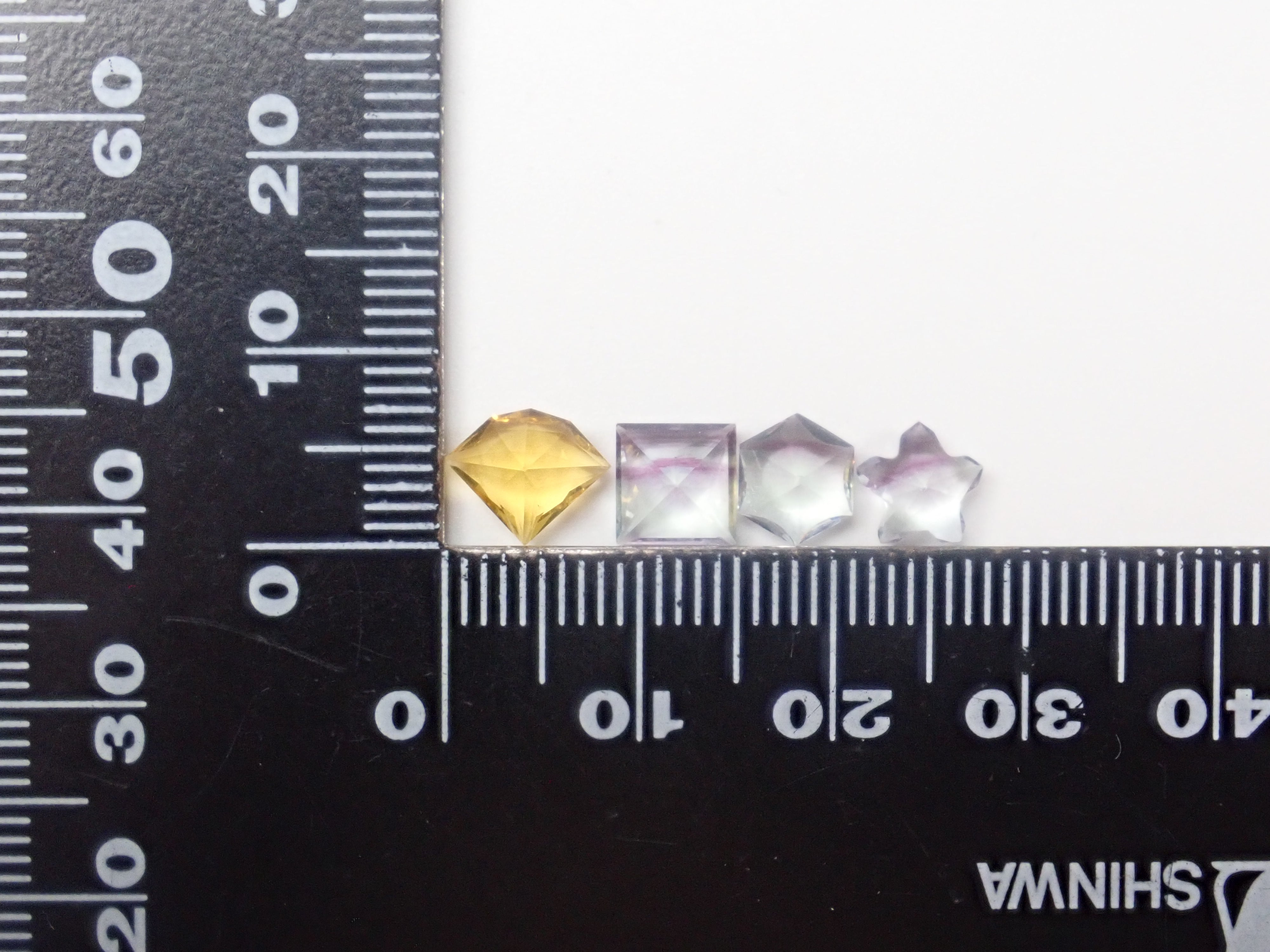 《Limited to 15 Stones》Fluorite Gacha including 2 Koshu-Kiseki-Kiriko stones (normally 49,800 yen) with 1 CC fluorite stone as a bonus《Multiple Purchase Discount Available》