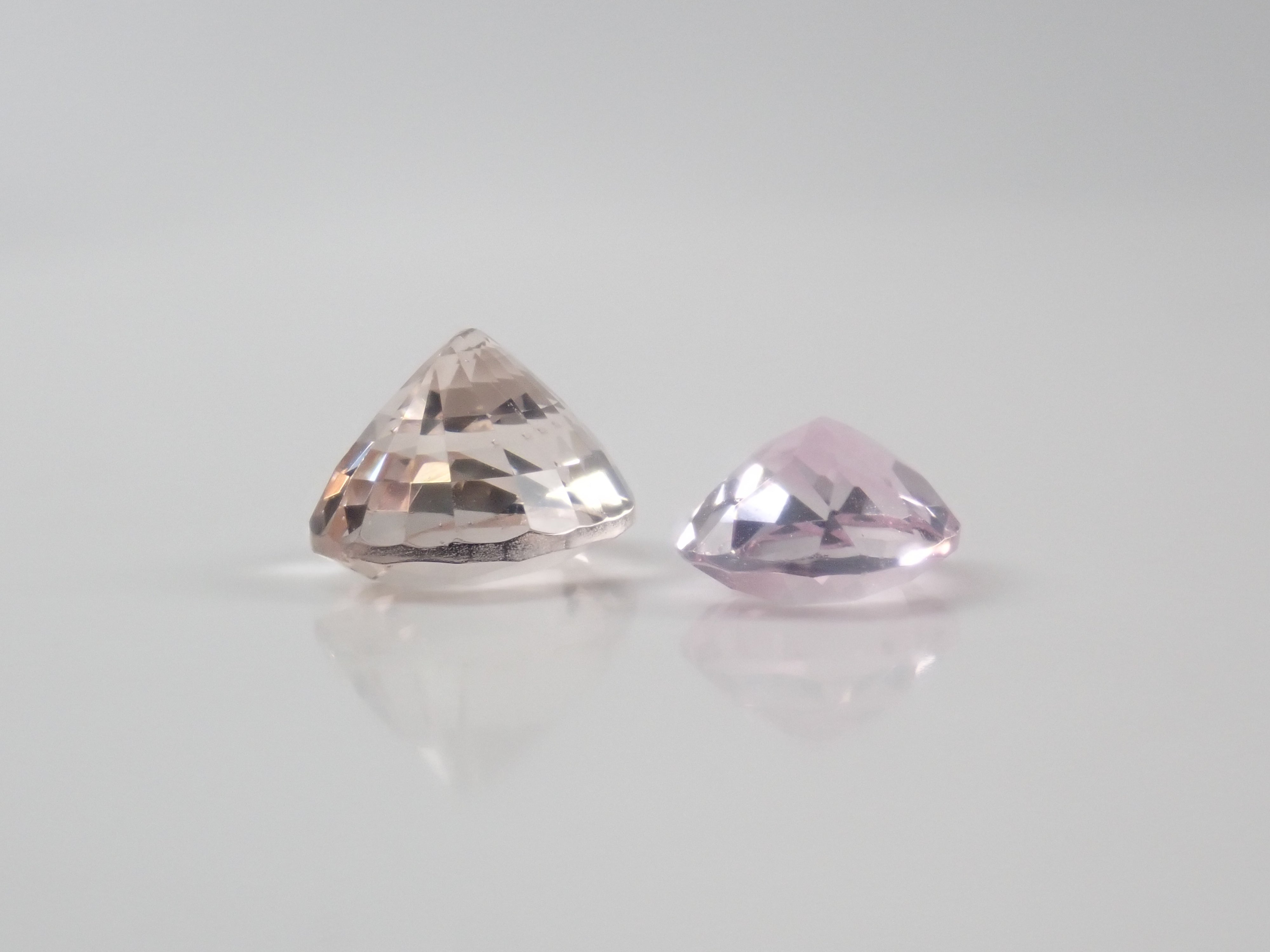 《Limited to 15 Stones》Fluorite Gacha including 2 Koshu-Kiseki-Kiriko stones (normally 49,800 yen) with 1 CC fluorite stone as a bonus《Multiple Purchase Discount Available》