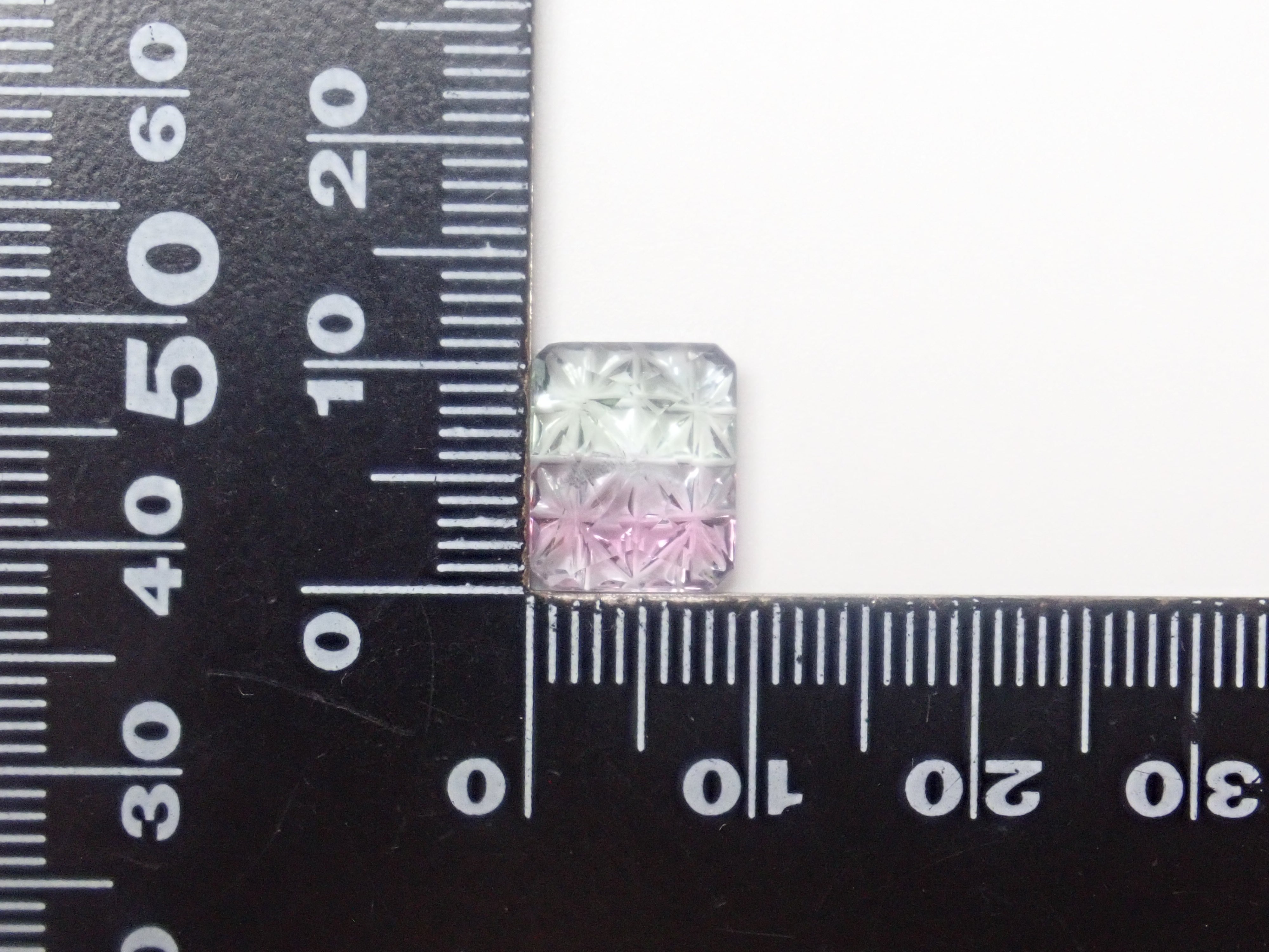 《Limited to 15 Stones》Fluorite Gacha including 2 Koshu-Kiseki-Kiriko stones (normally 49,800 yen) with 1 CC fluorite stone as a bonus《Multiple Purchase Discount Available》