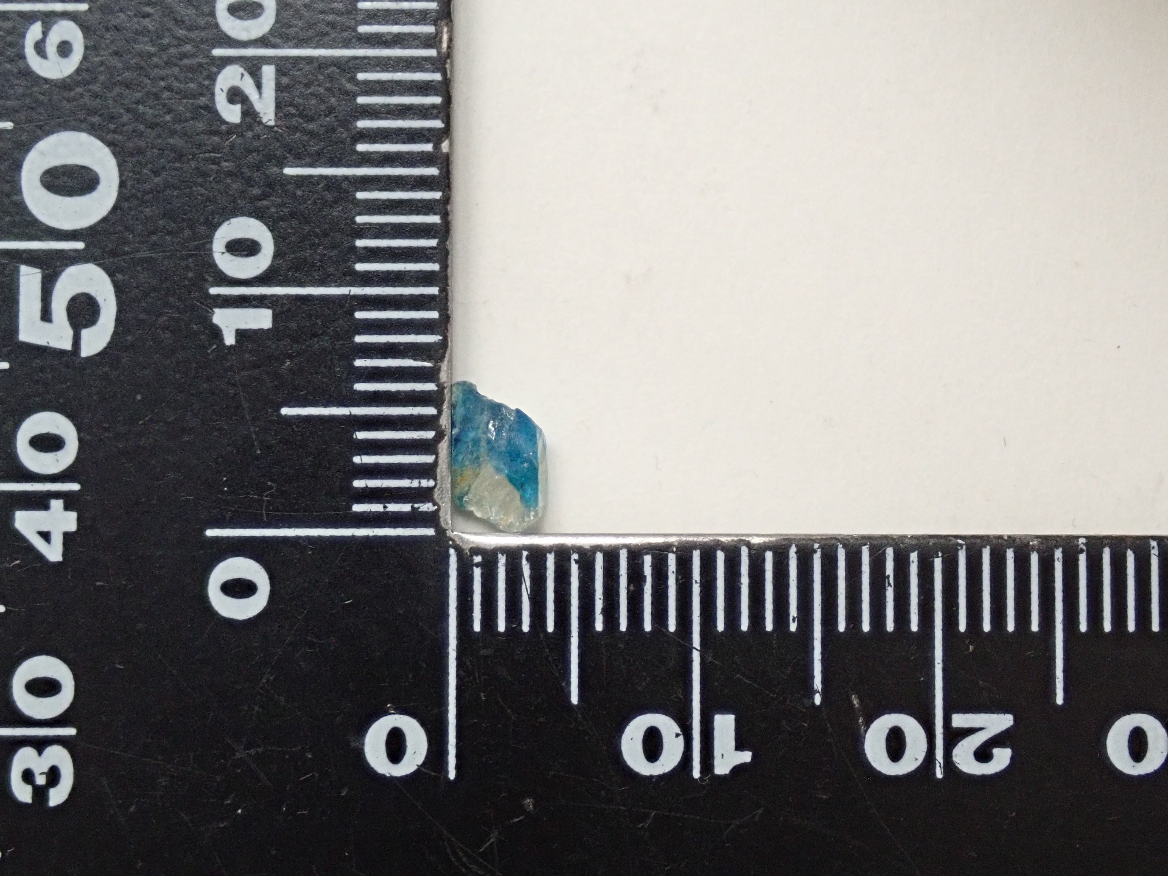 【12558556掲載】ジンバブエ産バイカラーユークレース 0.539ct原石