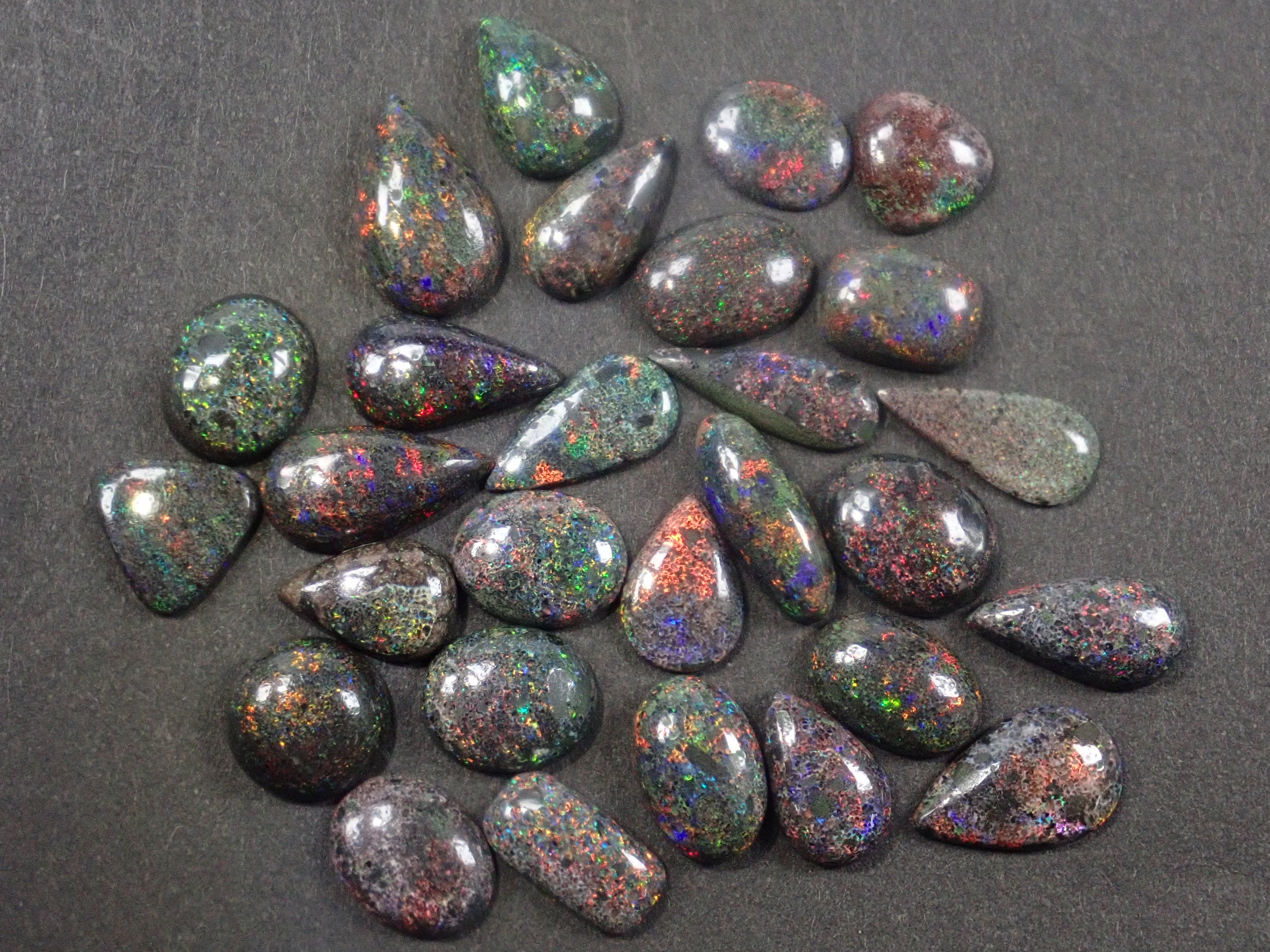 【3/28 22時販売】《ツーソン新着・限定28石》オーストラリア・アンダムーカ産ブラックマトリクスオパール（炭化処理）1石ルース《複数購入割引有》