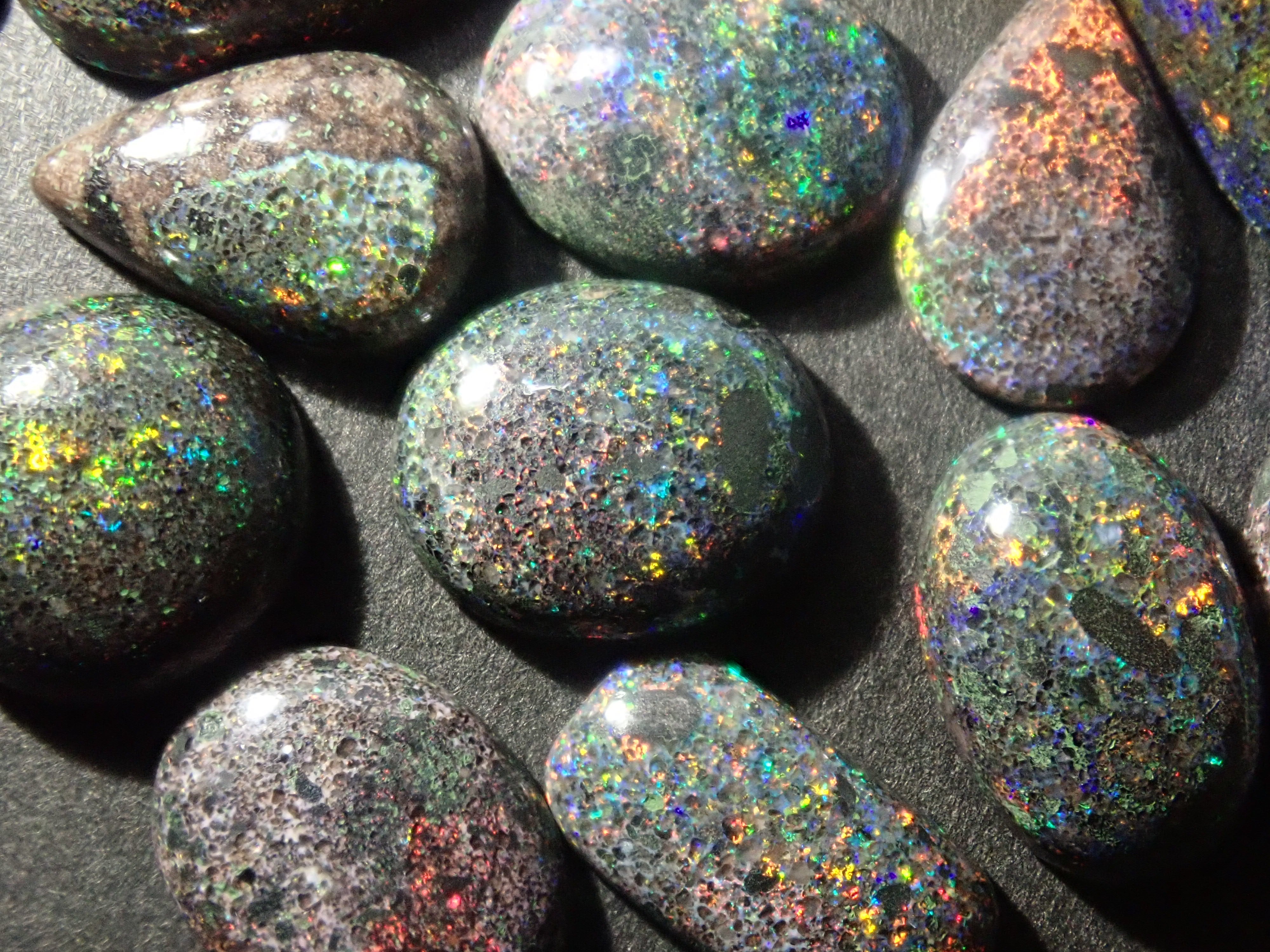 【3/28 22時販売】《ツーソン新着・限定28石》オーストラリア・アンダムーカ産ブラックマトリクスオパール（炭化処理）1石ルース《複数購入割引有》