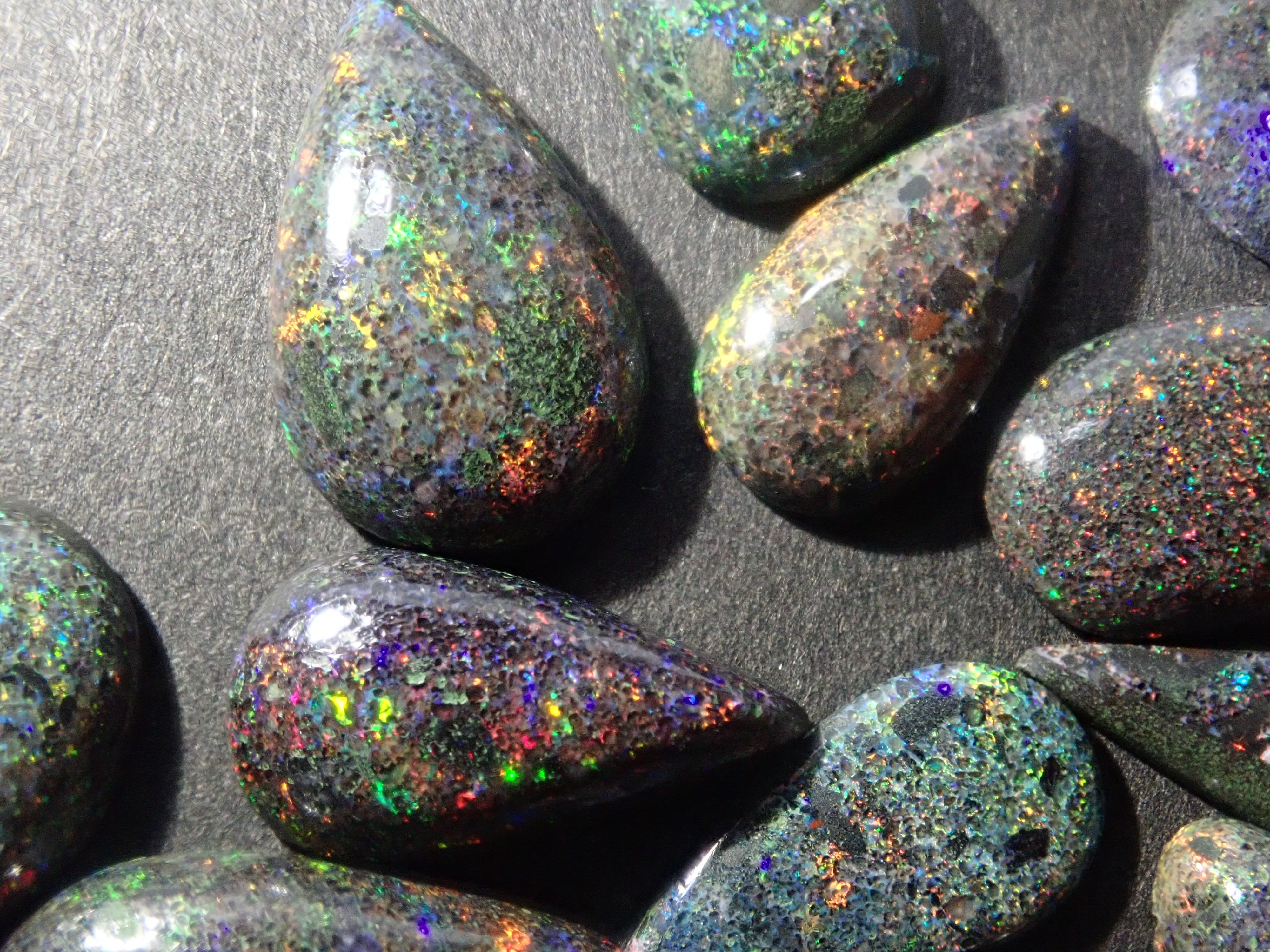 【3/28 22時販売】《ツーソン新着・限定28石》オーストラリア・アンダムーカ産ブラックマトリクスオパール（炭化処理）1石ルース《複数購入割引有》