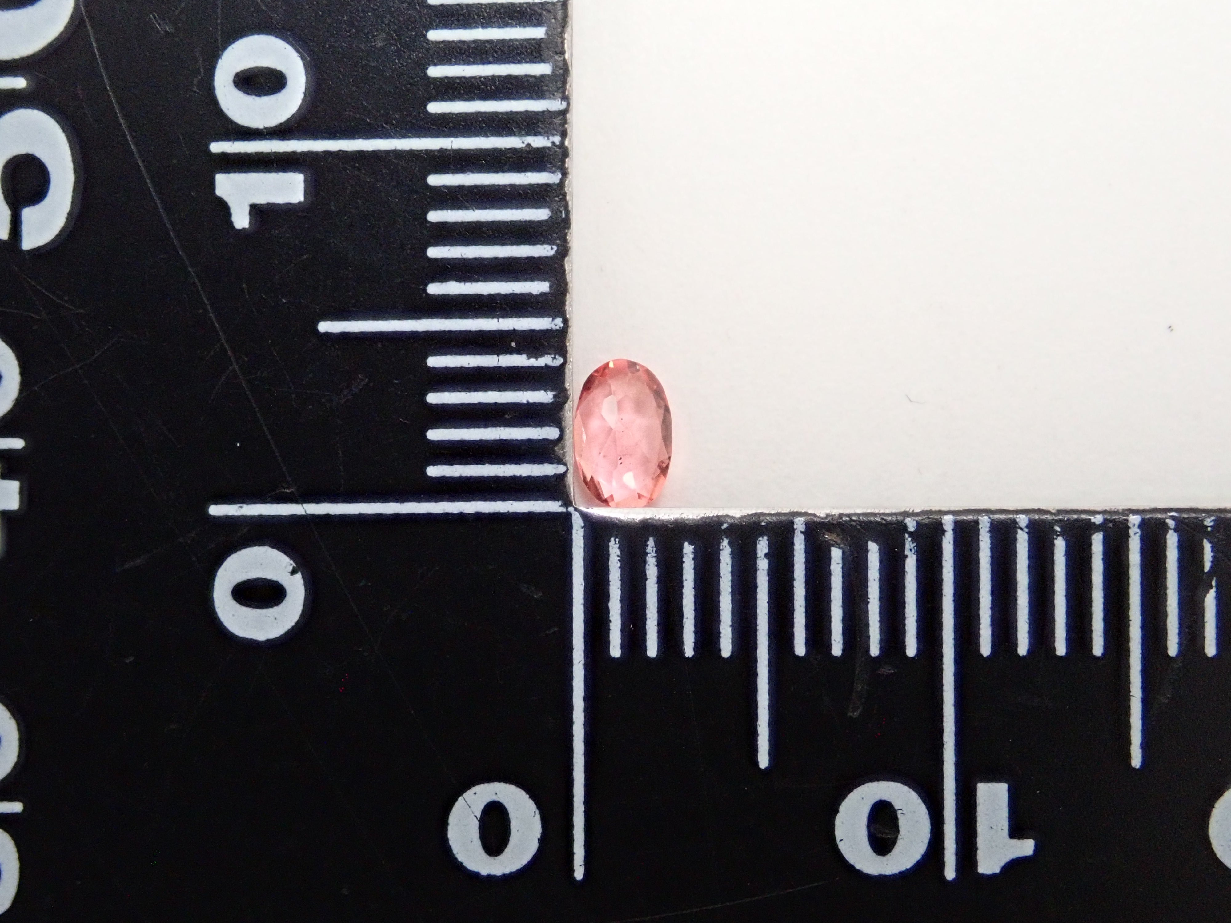 【12558576掲載】パキスタン産ヴェイリネナイト 0.150ctルース