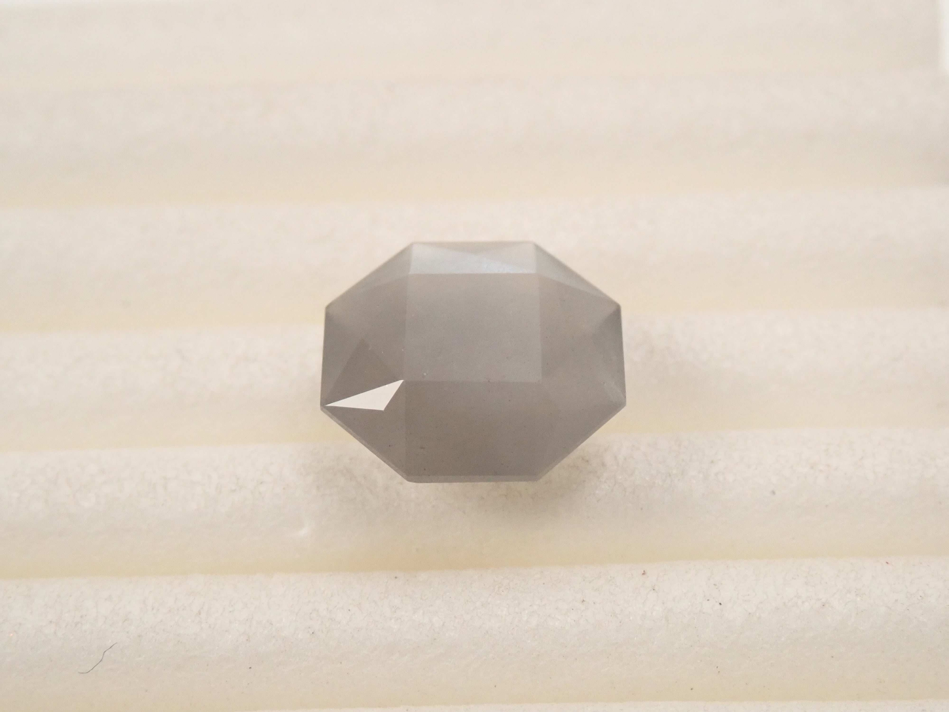 【12562104掲載】ブラックムーンストーン 1.871ctルース