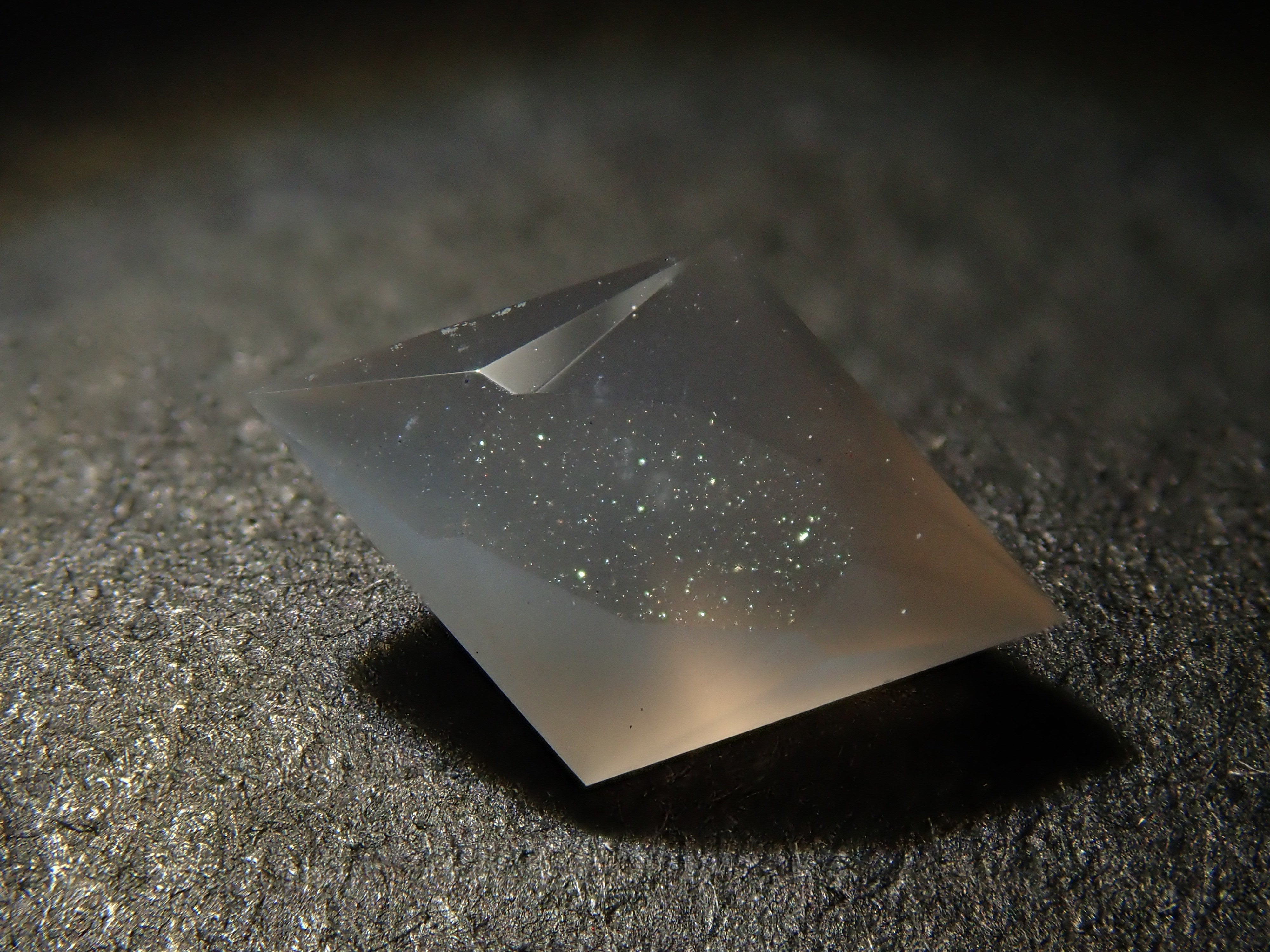 【12562105掲載】ブラックムーンストーン 0.609ctルース