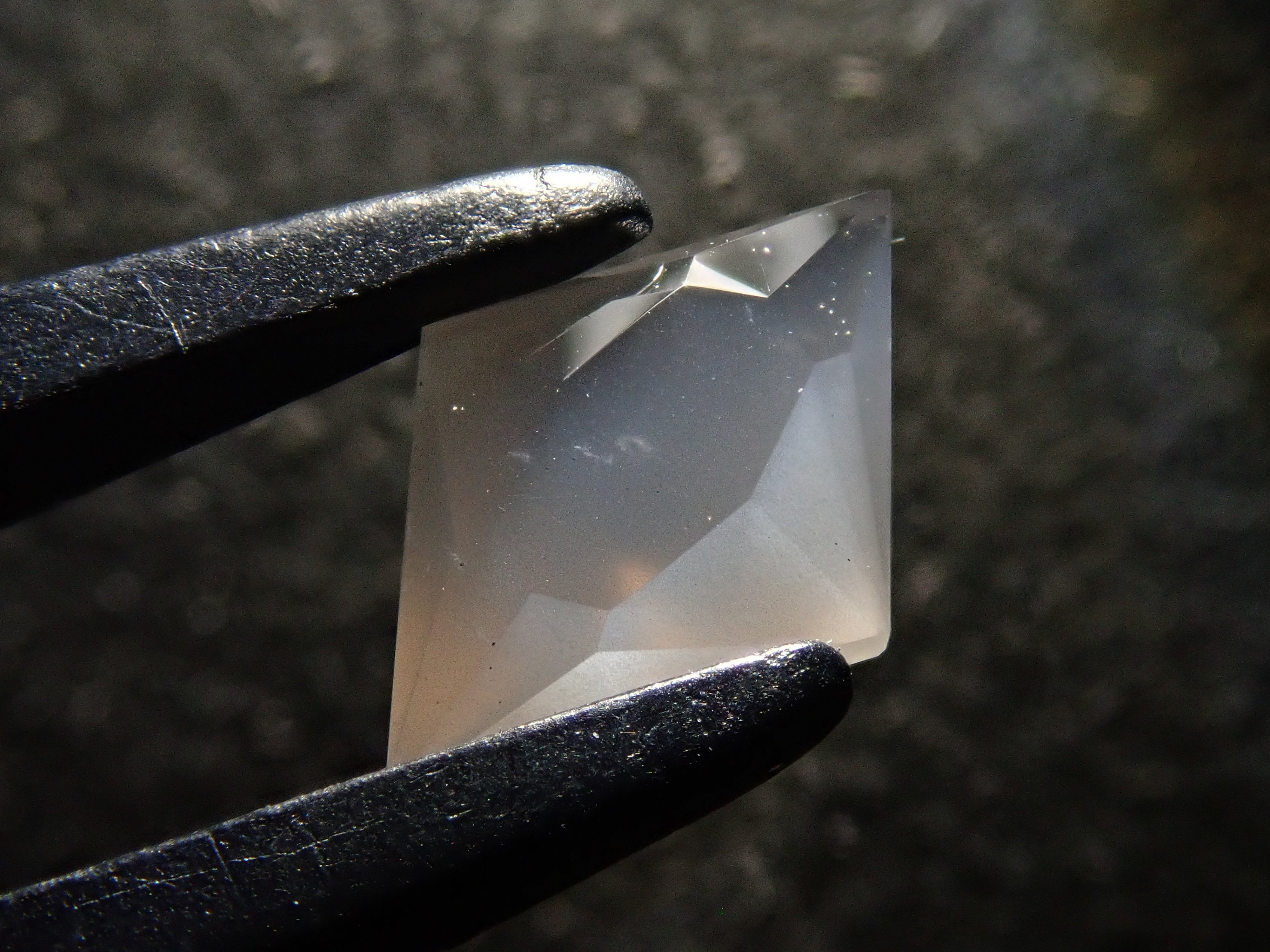 【12562105掲載】ブラックムーンストーン 0.609ctルース