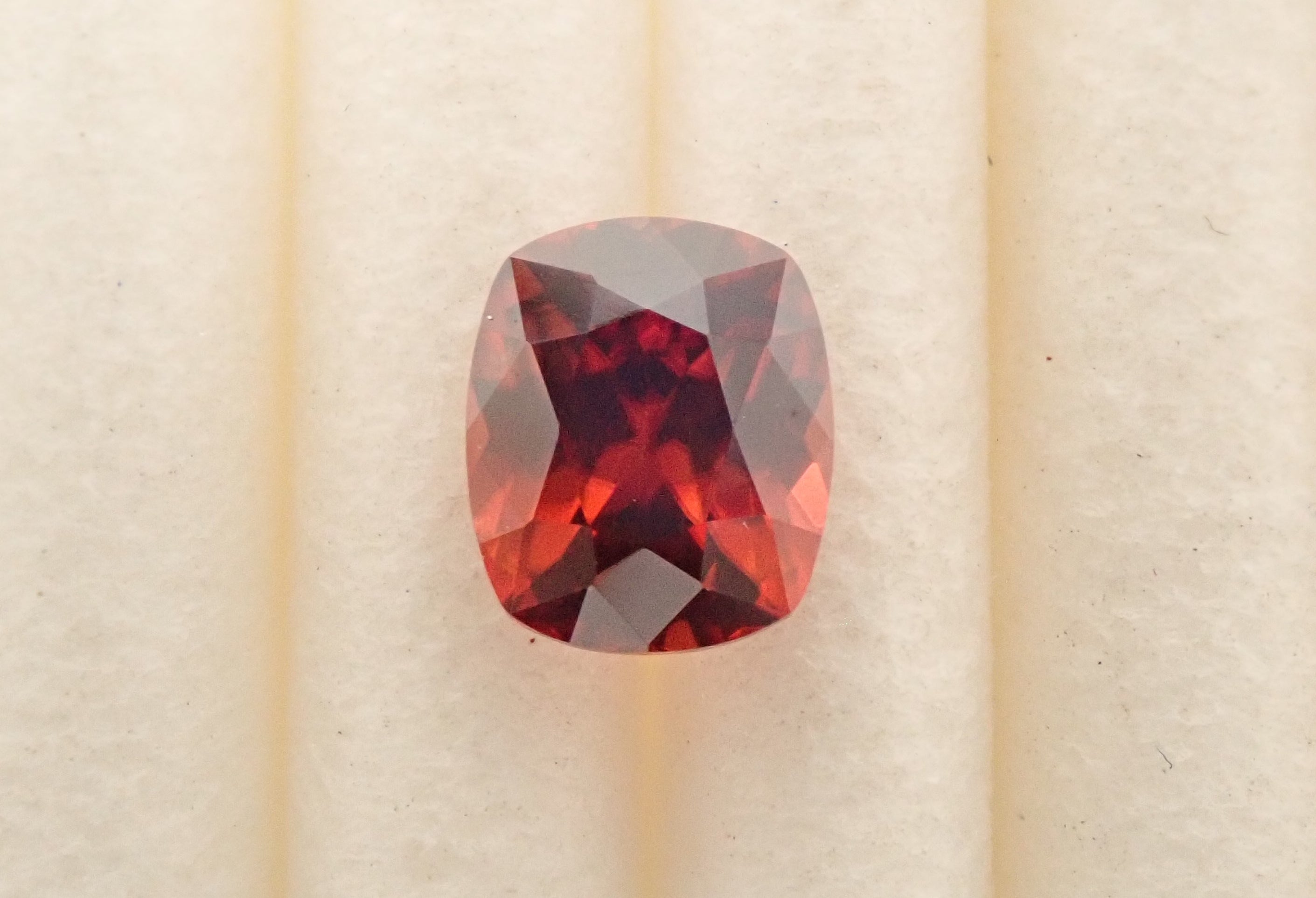 【4/2 22時販売】タンザニア産レッドジルコン 0.726ctルース