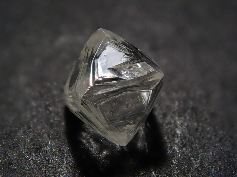 ダイヤモンド原石（ソーヤブル） 0.610ct原石（トライゴン 