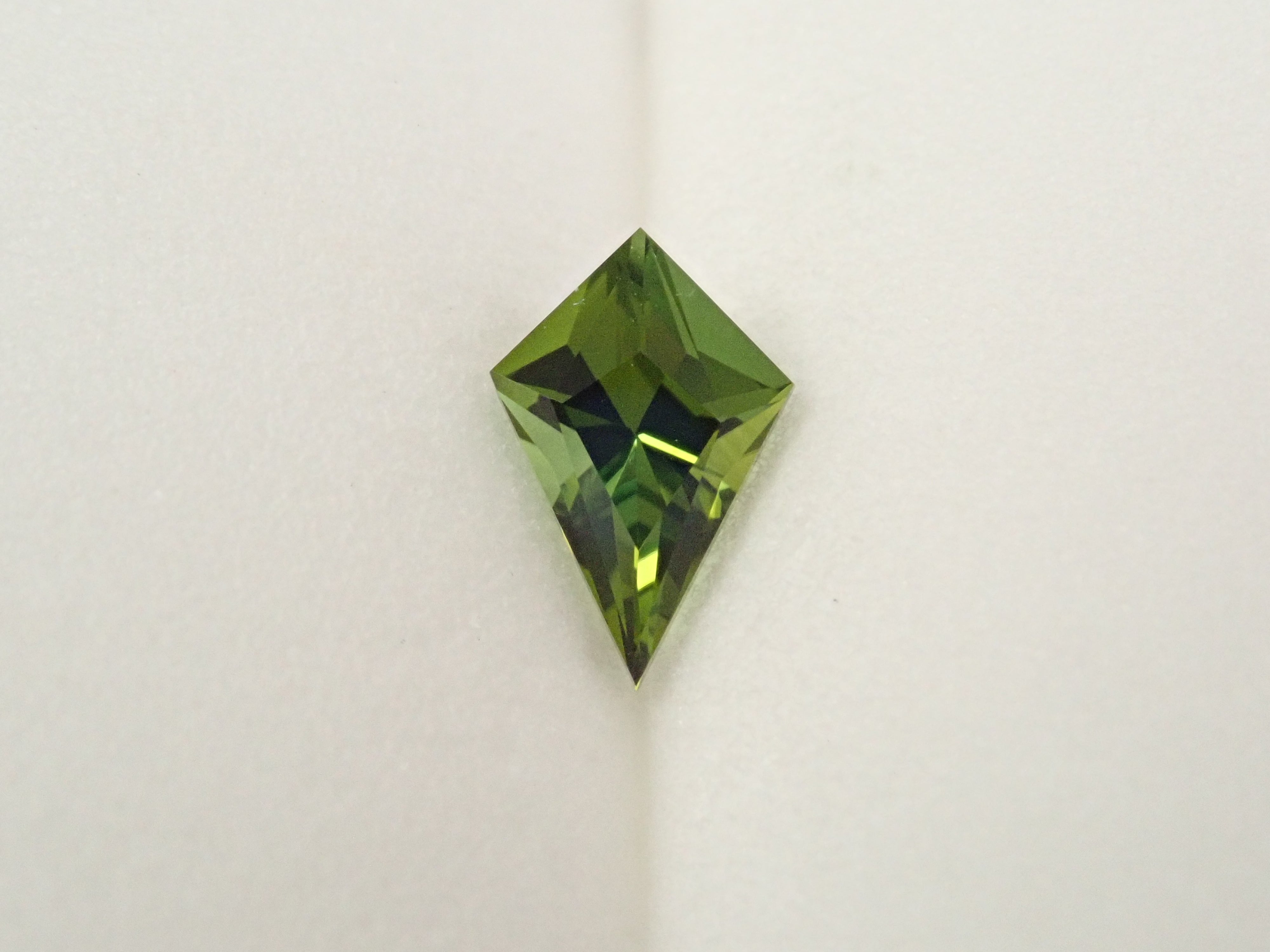 ブラジル産グリーントルマリン 0.596ctルース