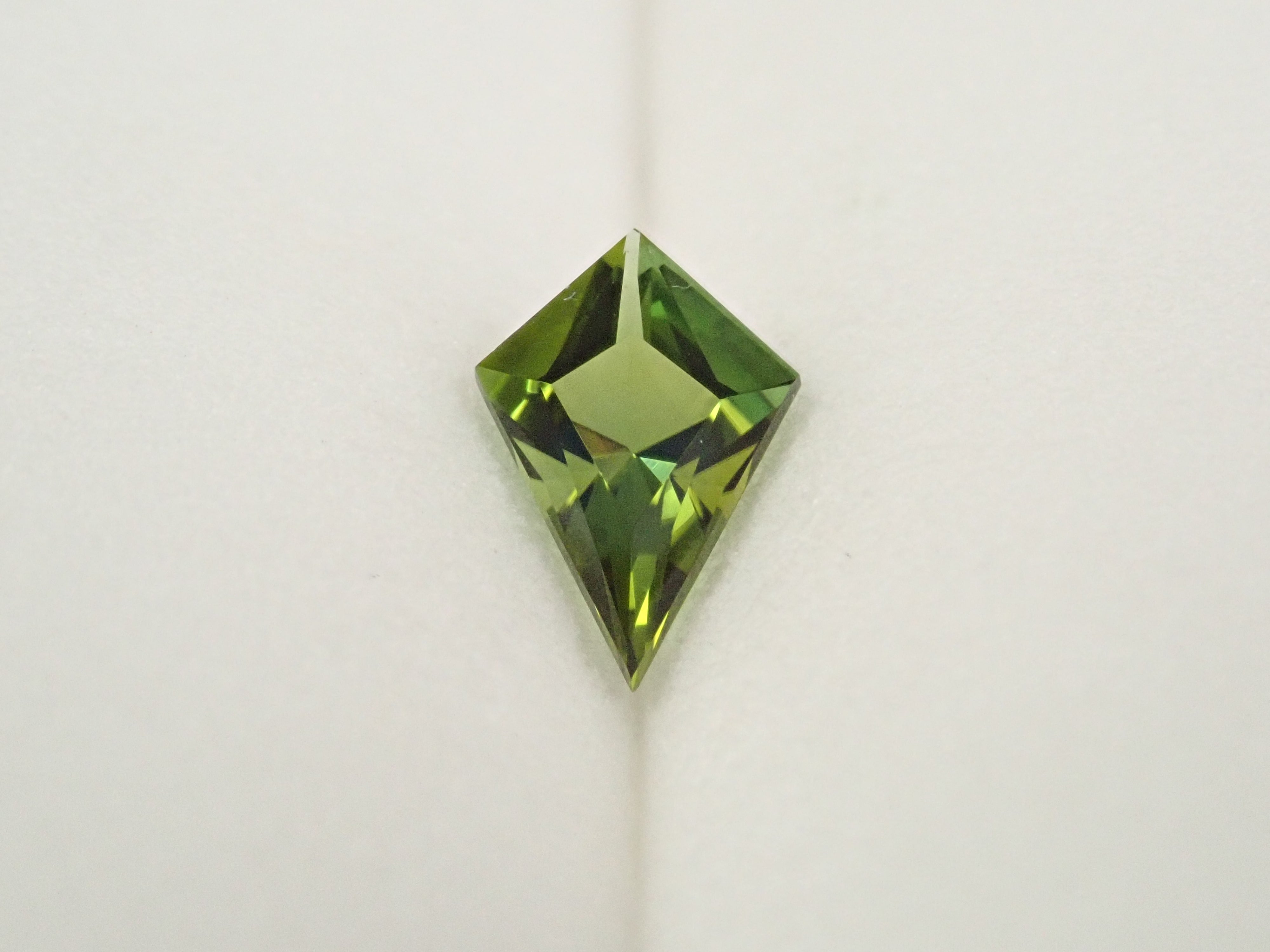 ブラジル産グリーントルマリン 0.596ctルース