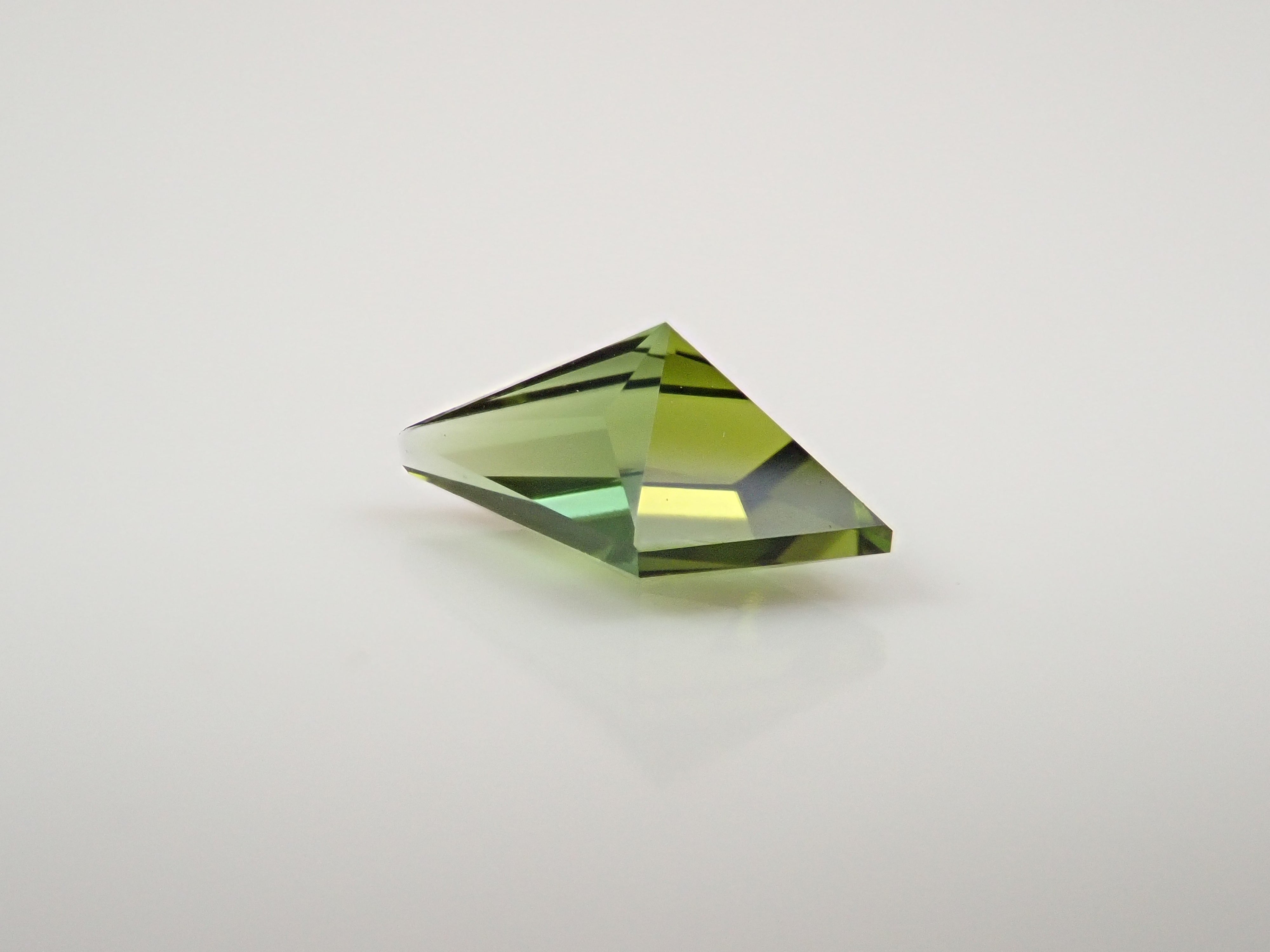 ブラジル産グリーントルマリン 0.596ctルース