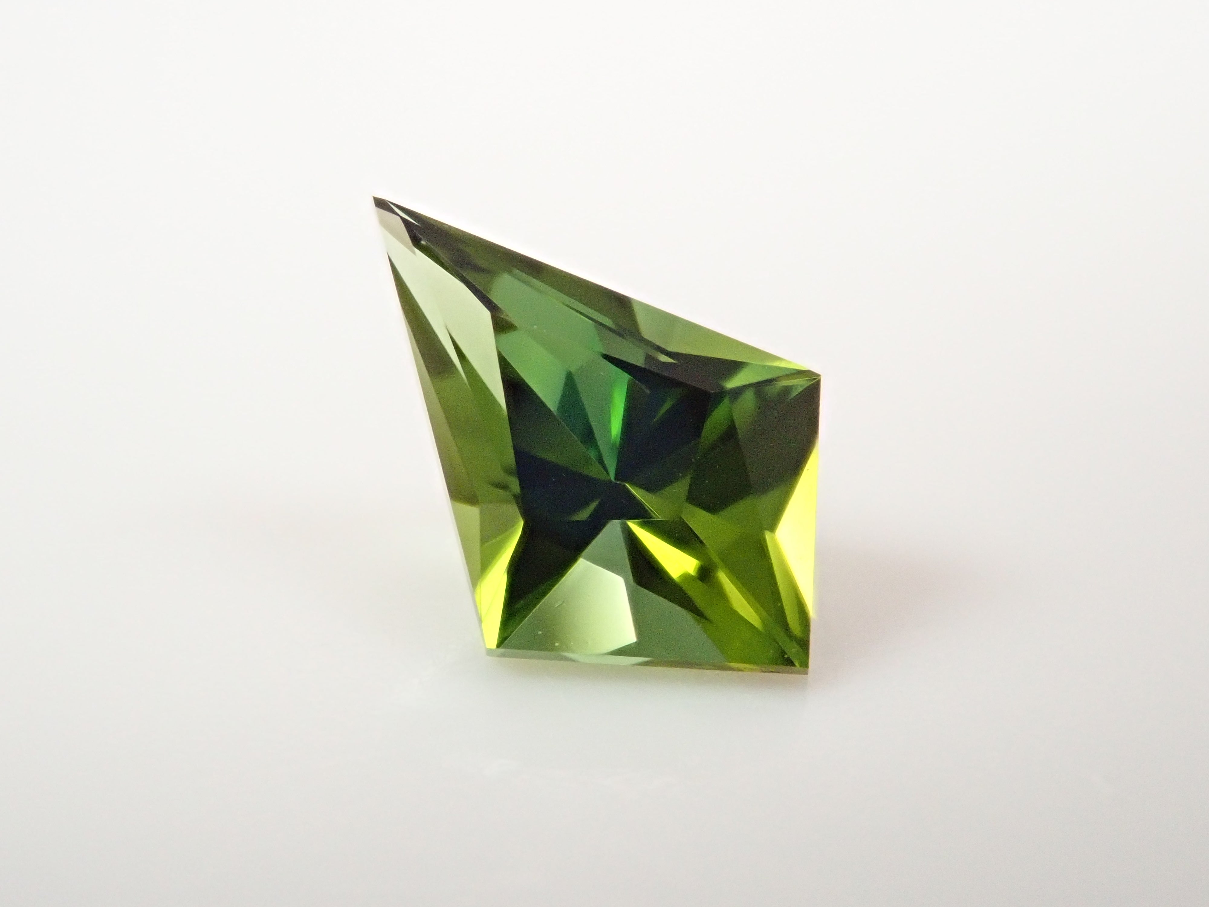 ブラジル産グリーントルマリン 0.596ctルース