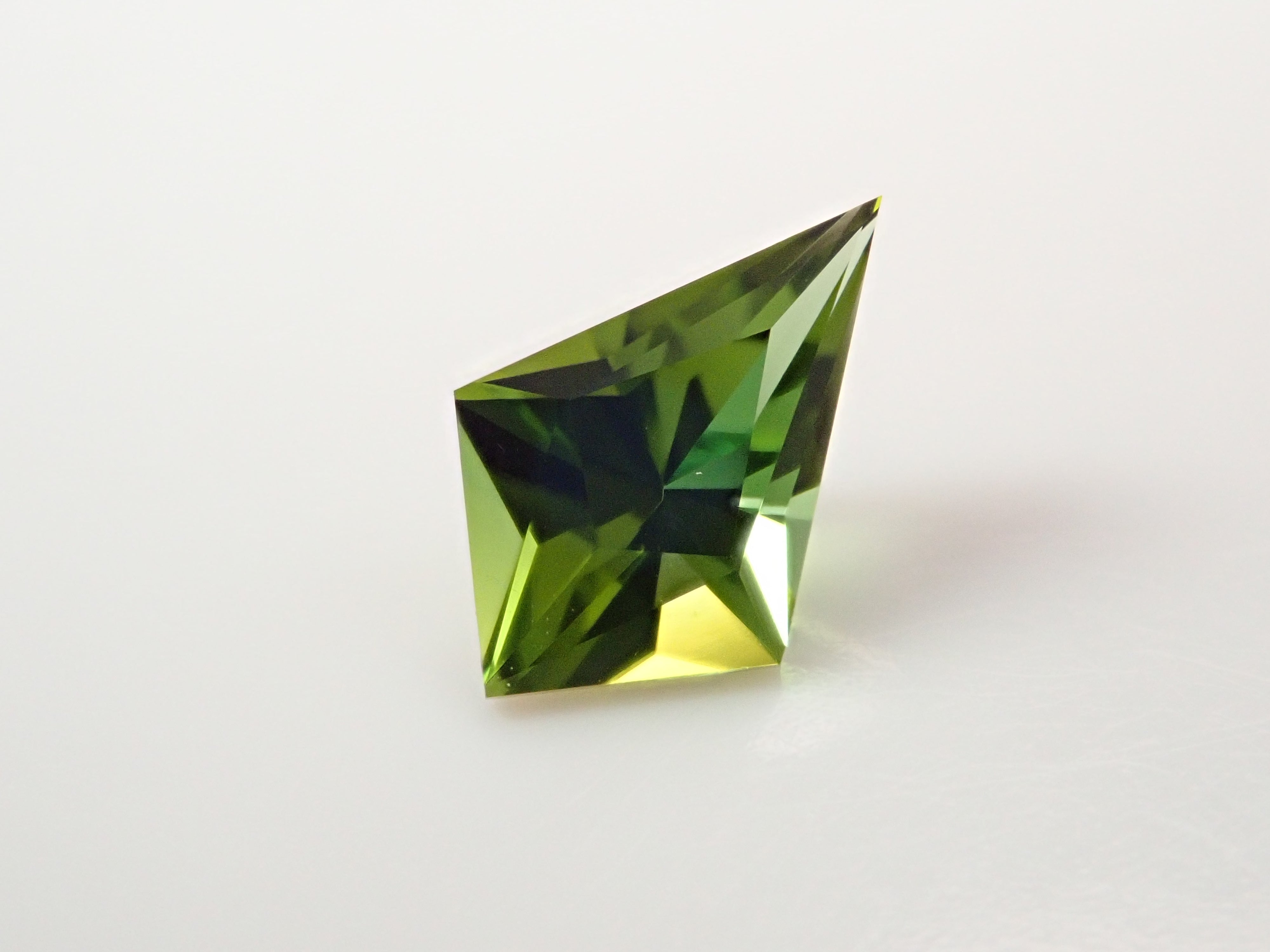 ブラジル産グリーントルマリン 0.596ctルース