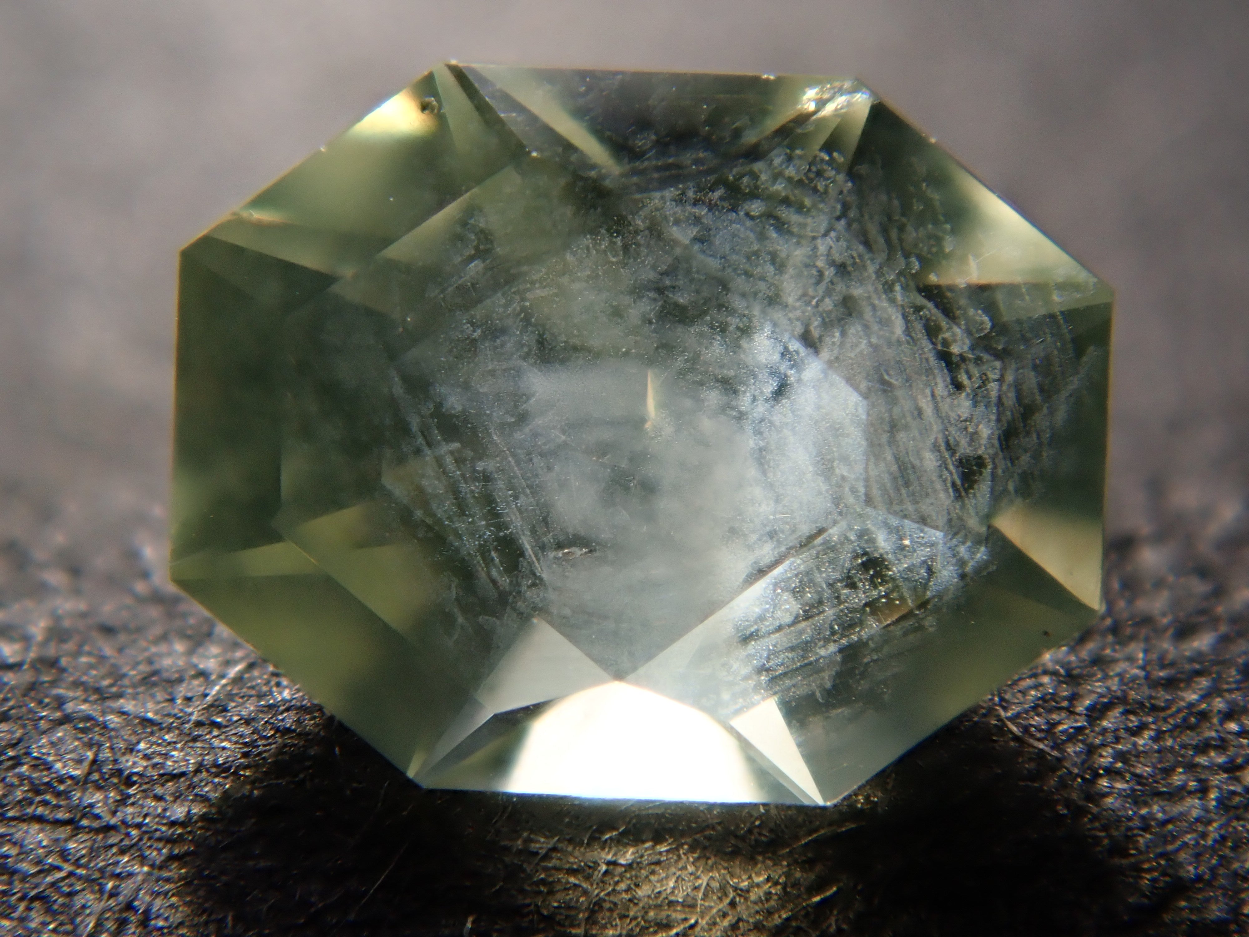 【12552988掲載】タンザニア産イエローサファイア 0.281ctルース