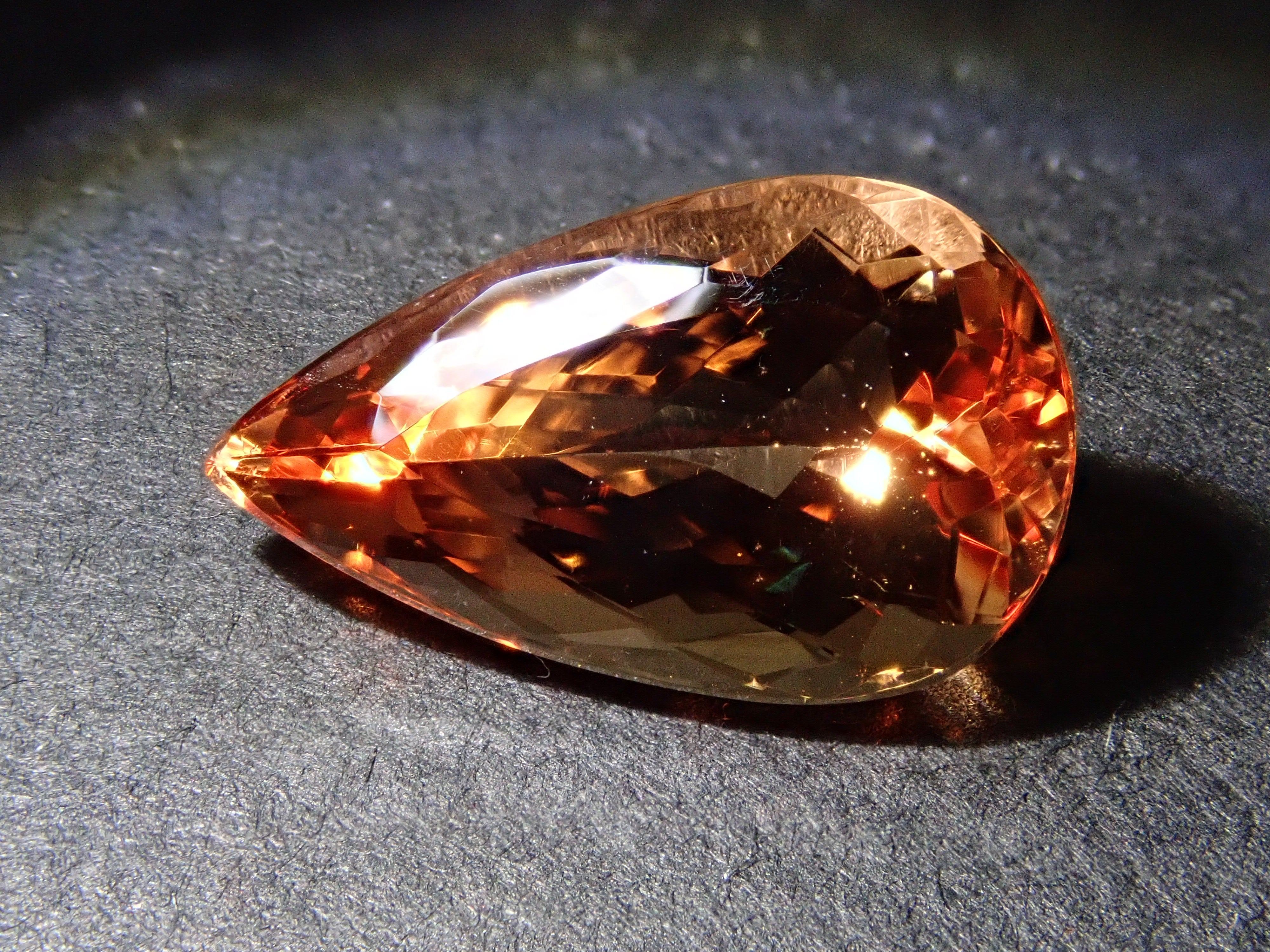 【12562595掲載】ブラジル産インペリアルトパーズ 3.999ctルース