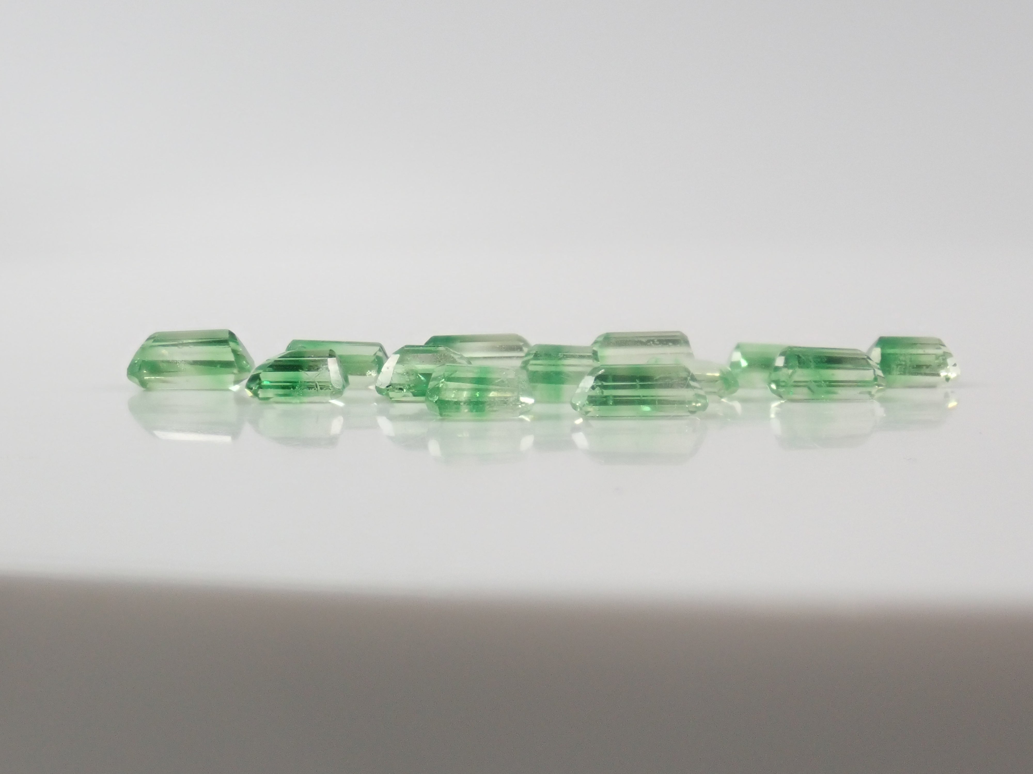 【4/12  22時販売】《限定13石・ツーソン新着》通常29,800円含むケニア産バイカラーグロッシュラーガーネット　平均0.63ct ツーソン新着《複数購入割引有》