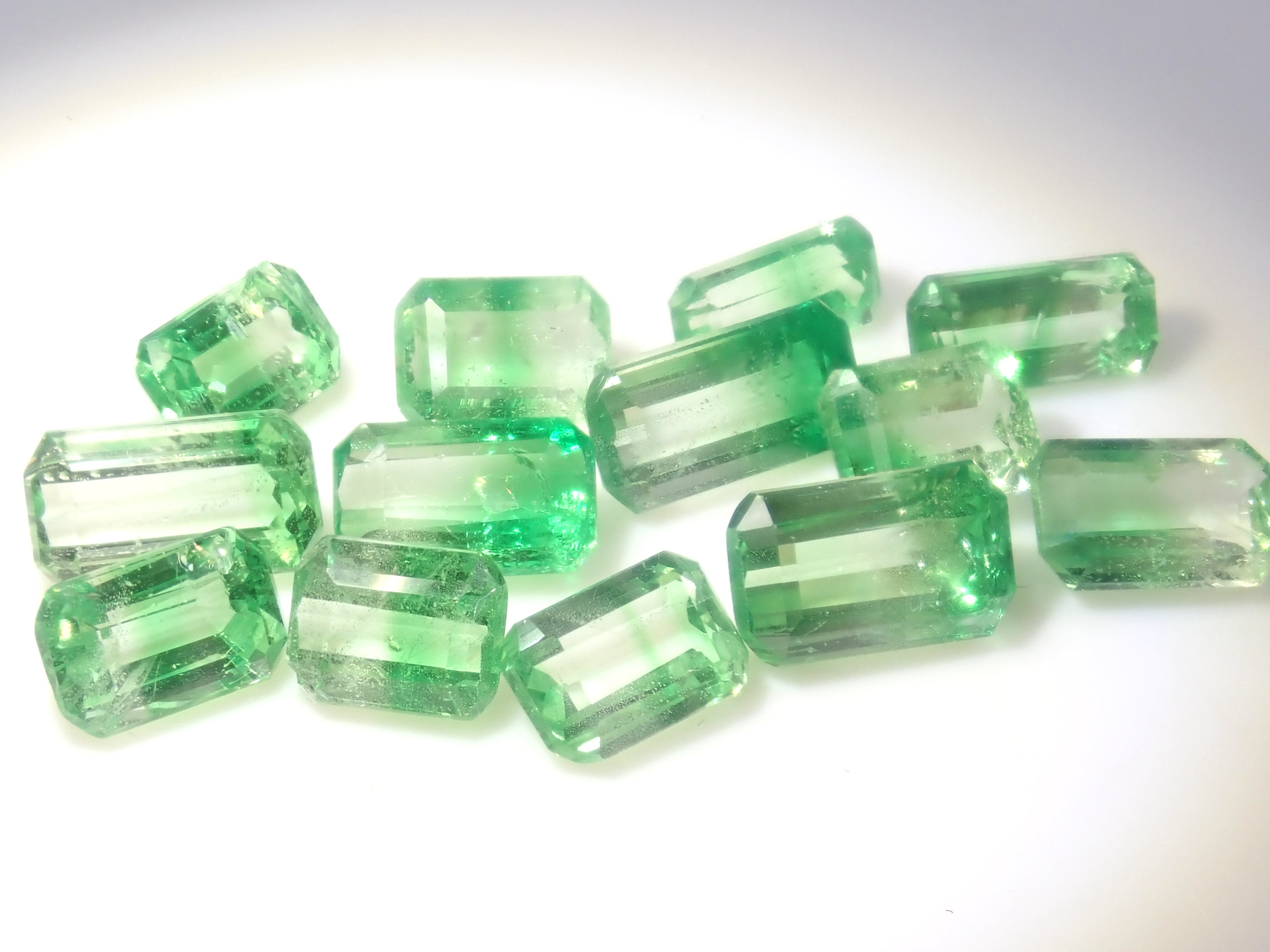 【4/12  22時販売】《限定13石・ツーソン新着》通常29,800円含むケニア産バイカラーグロッシュラーガーネット　平均0.63ct ツーソン新着《複数購入割引有》