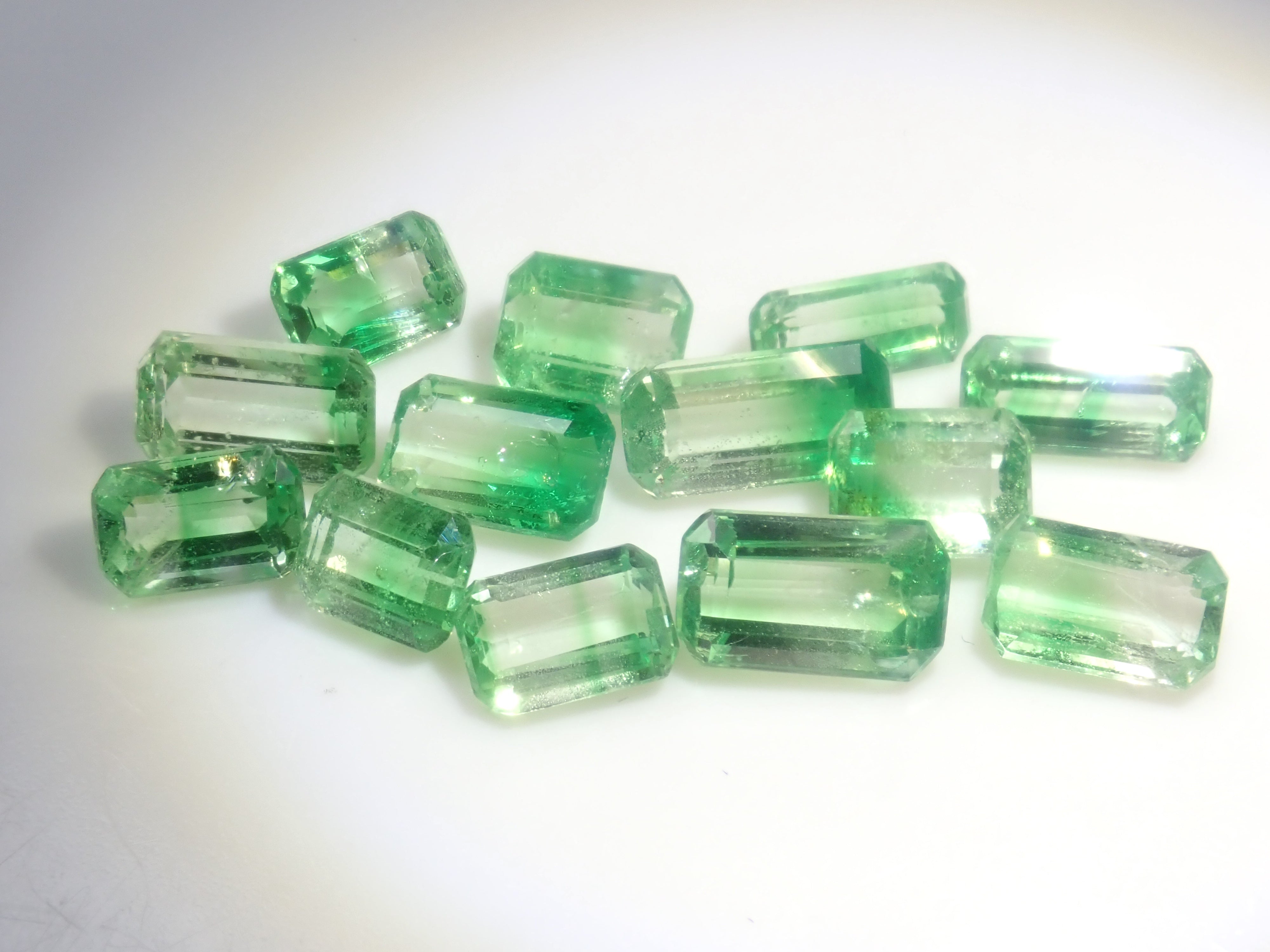 【4/12  22時販売】《限定13石・ツーソン新着》通常29,800円含むケニア産バイカラーグロッシュラーガーネット　平均0.63ct ツーソン新着《複数購入割引有》