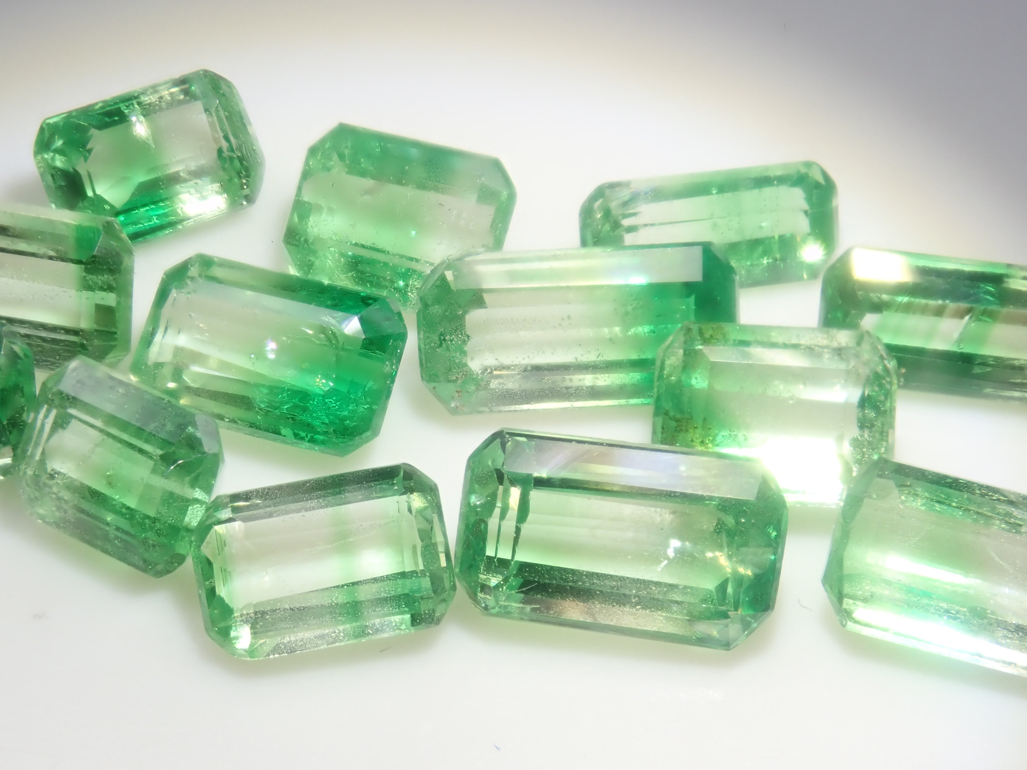 【4/12  22時販売】《限定13石・ツーソン新着》通常29,800円含むケニア産バイカラーグロッシュラーガーネット　平均0.63ct ツーソン新着《複数購入割引有》