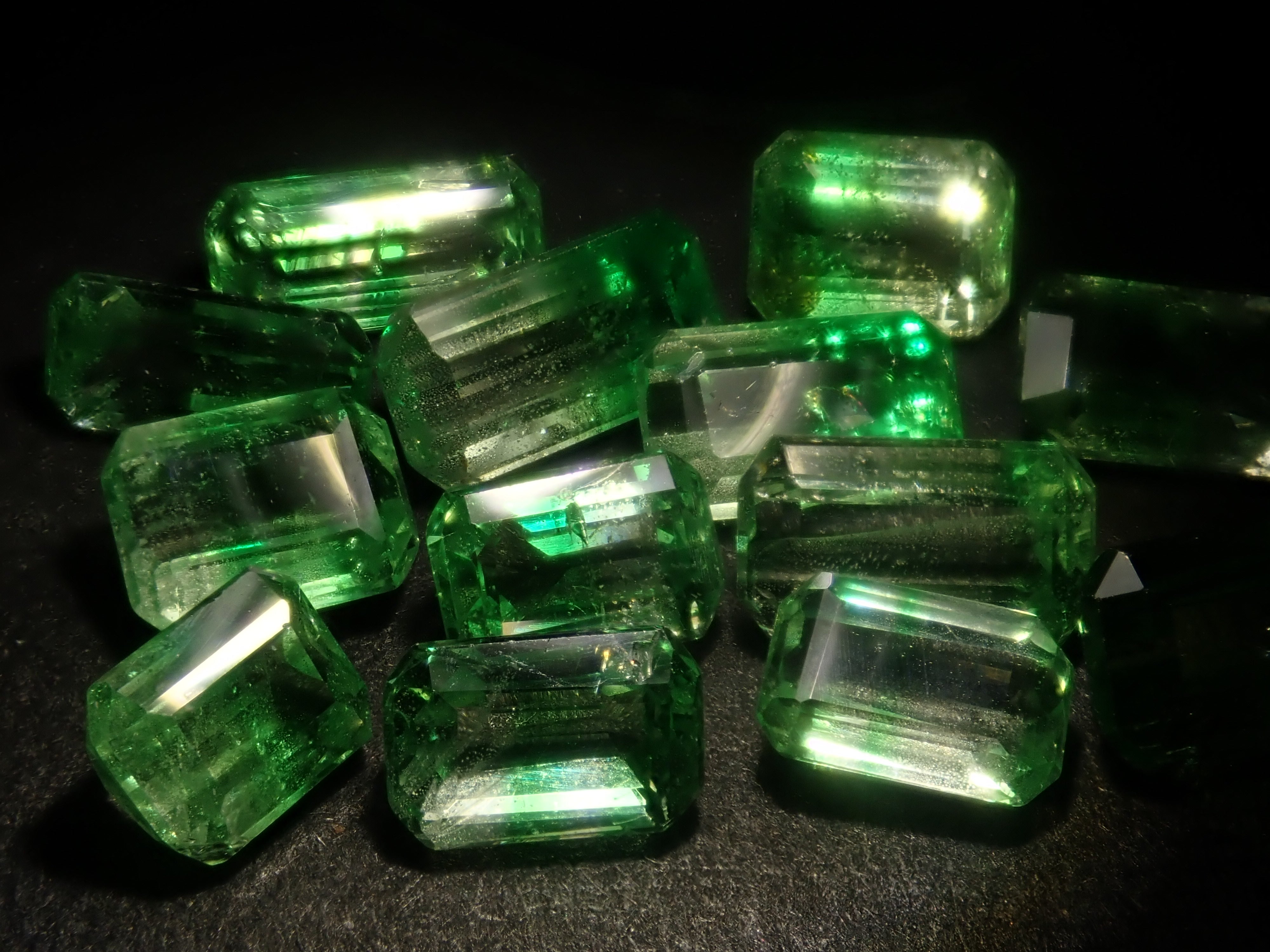 【4/12  22時販売】《限定13石・ツーソン新着》通常29,800円含むケニア産バイカラーグロッシュラーガーネット　平均0.63ct ツーソン新着《複数購入割引有》