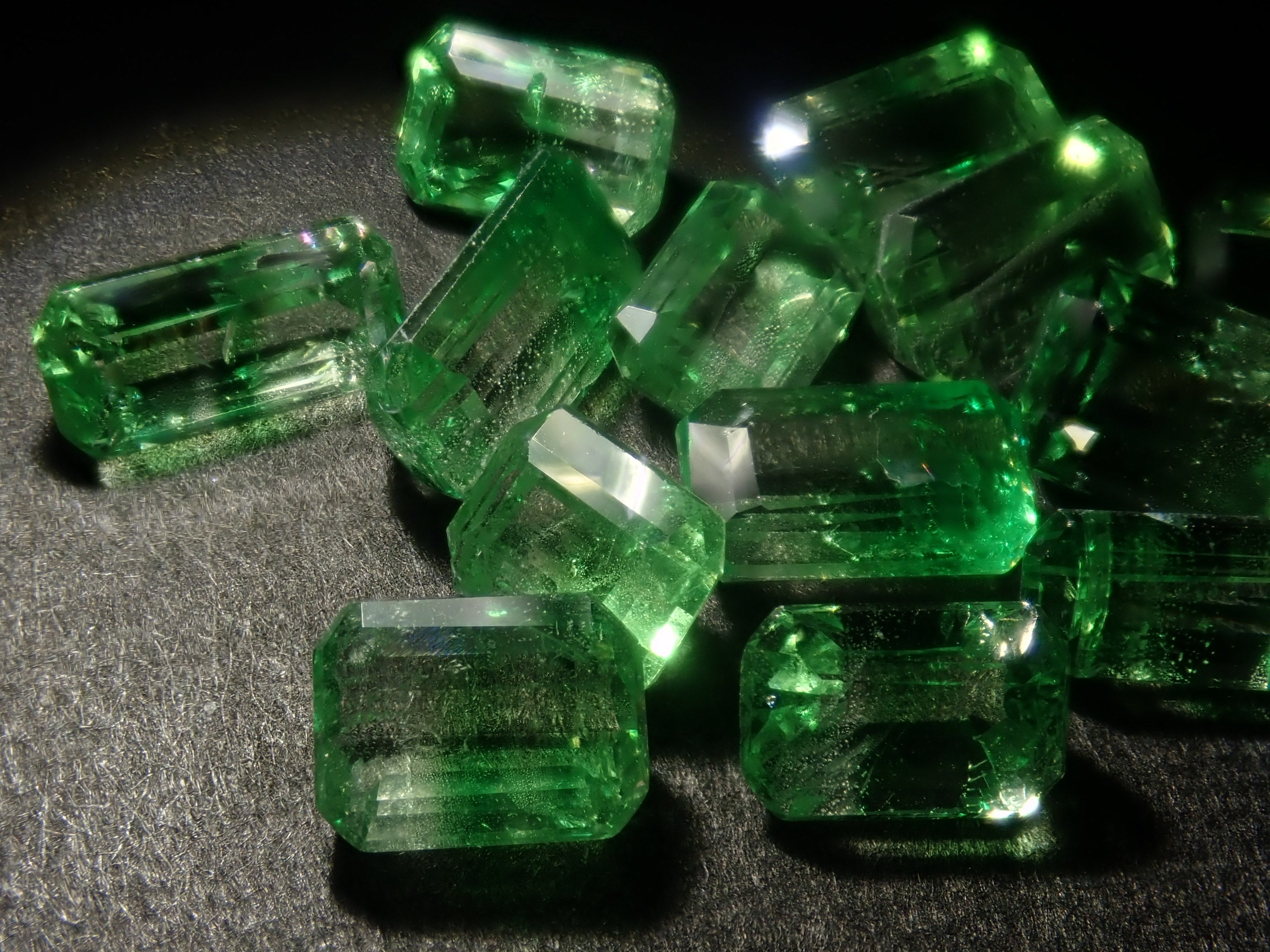 【4/12  22時販売】《限定13石・ツーソン新着》通常29,800円含むケニア産バイカラーグロッシュラーガーネット　平均0.63ct ツーソン新着《複数購入割引有》