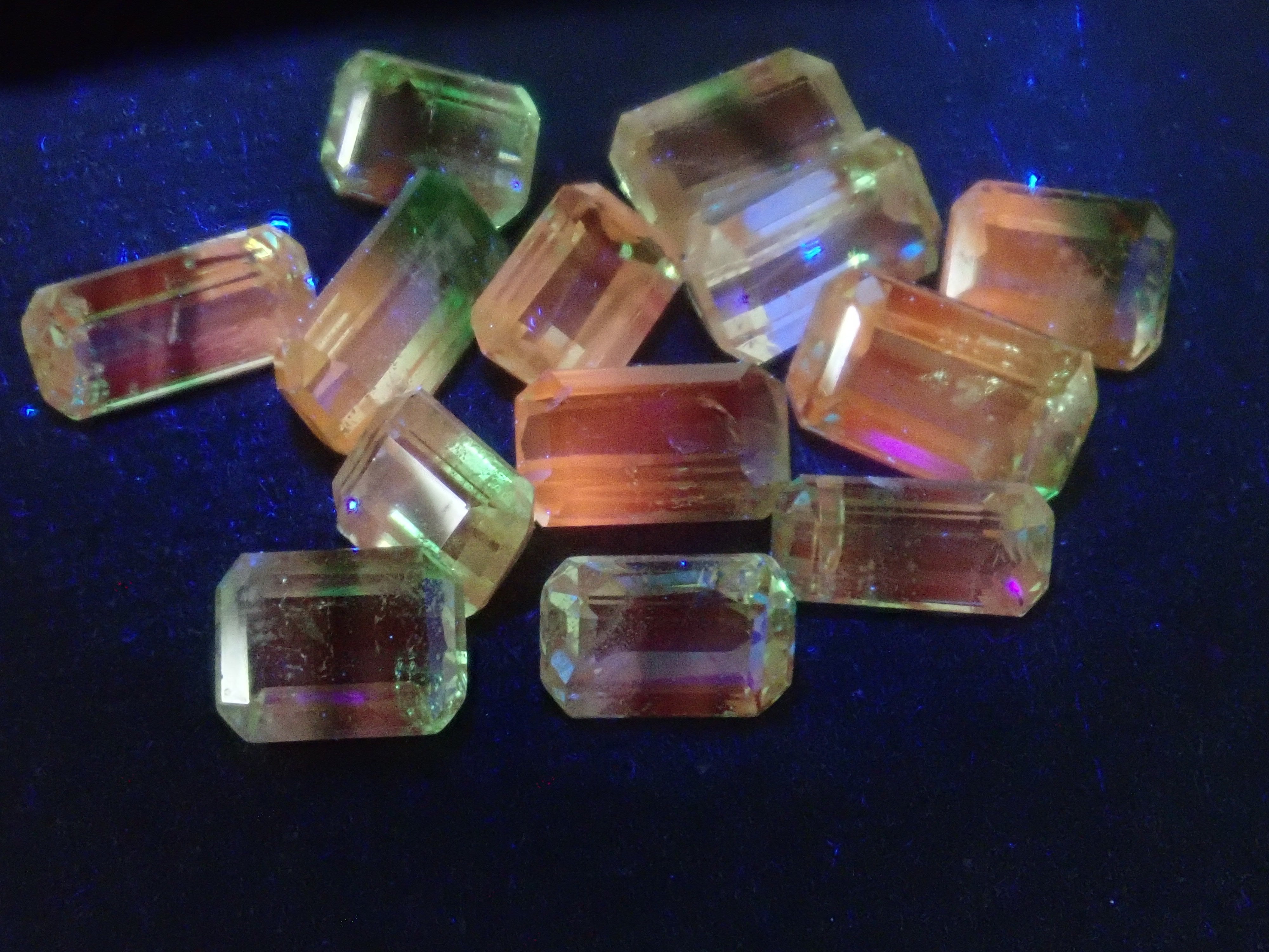 【4/12  22時販売】《限定13石・ツーソン新着》通常29,800円含むケニア産バイカラーグロッシュラーガーネット　平均0.63ct ツーソン新着《複数購入割引有》