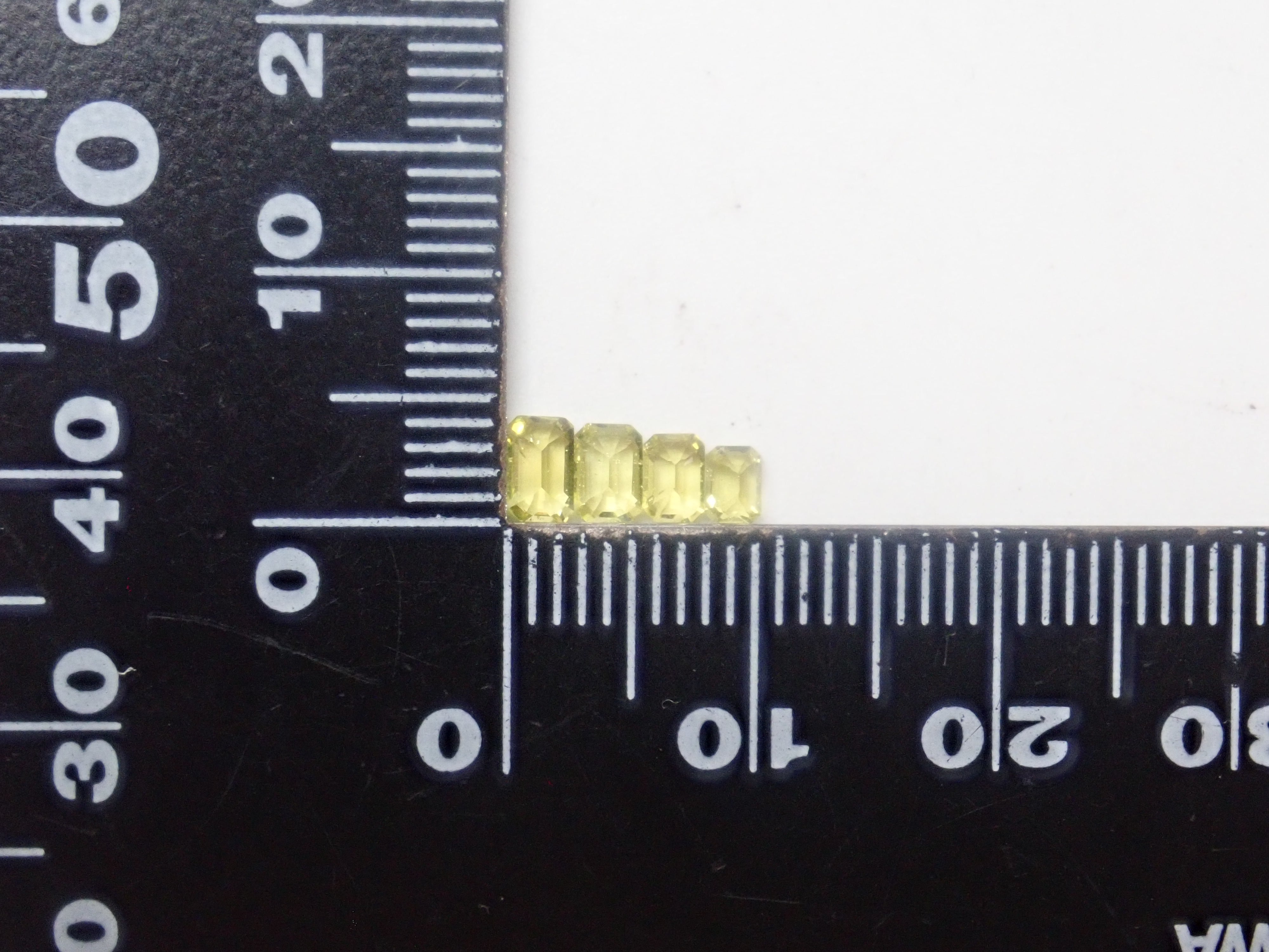 【4/11  22時販売】《ツーソン新着・限定9石》ザンビア産カナリーイエロートルマリン 平均0.18ct《複数購入割引有》