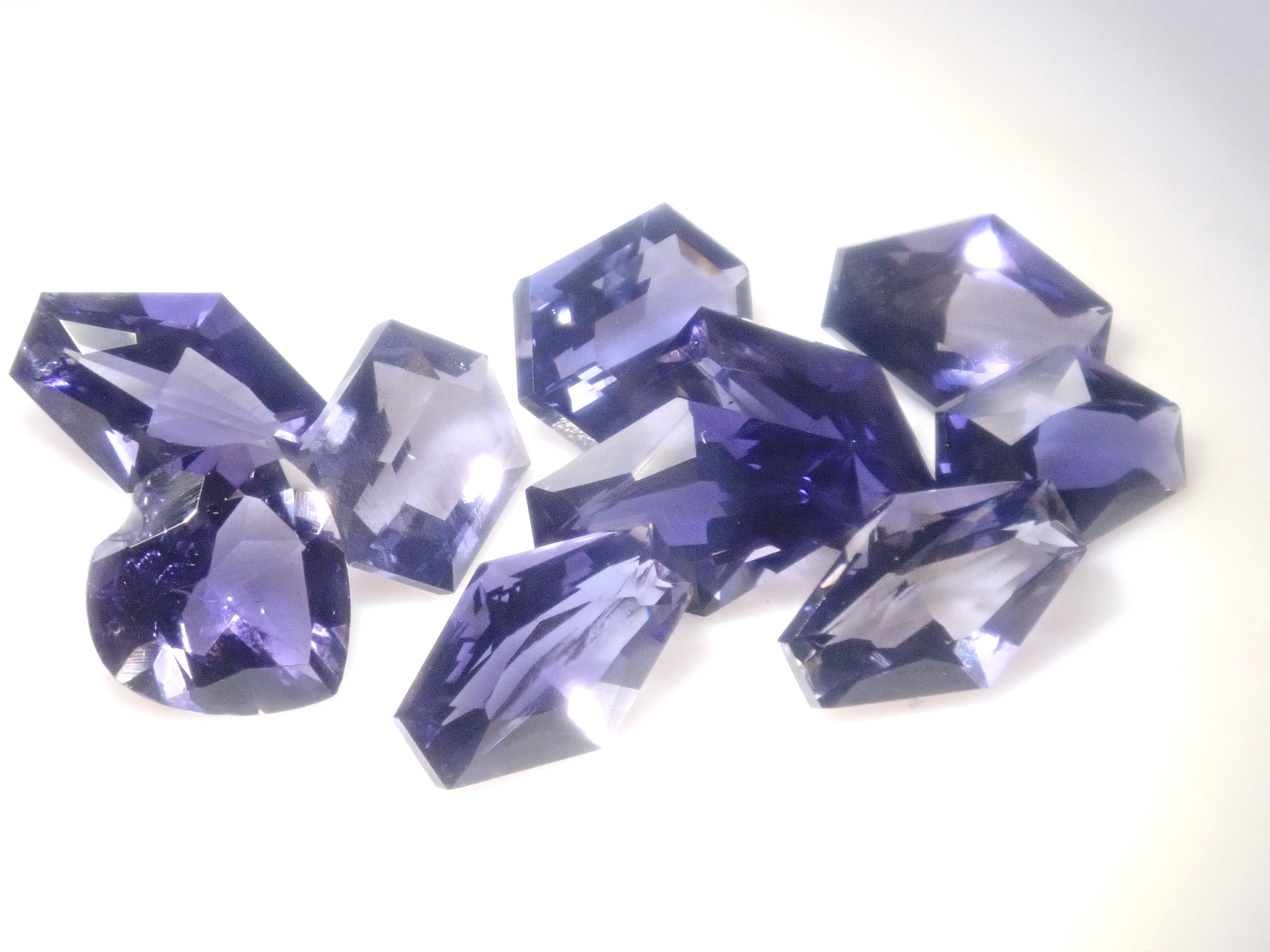 《Limited to 12 Stones》Iolite Gacha including Konpeito-cut Golden Iolite, normally 27,800 yen (with a bonus cut by Mr. Sanje)《Multiple Purchase Discount Available》