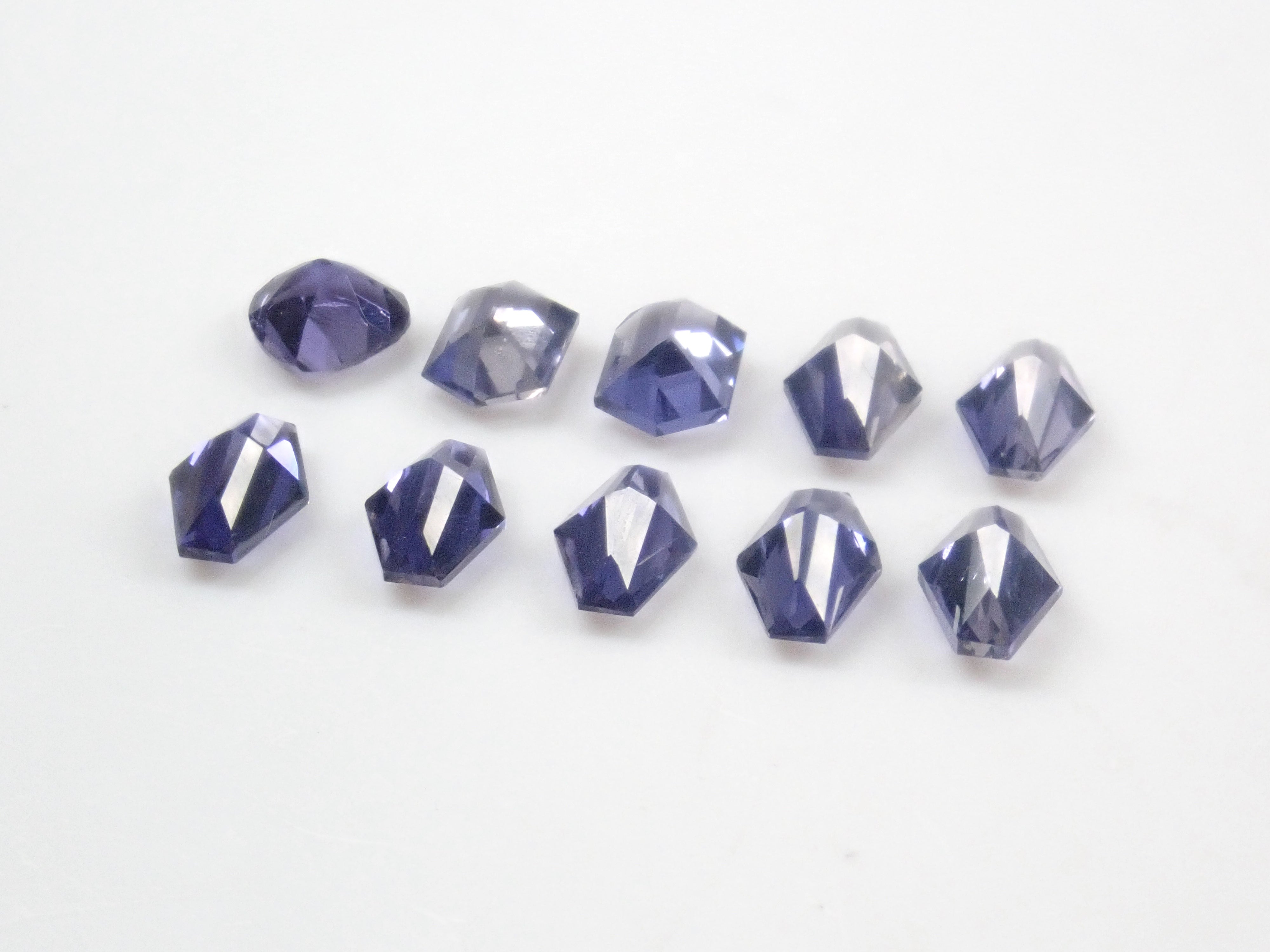 《Limited to 12 Stones》Iolite Gacha including Konpeito-cut Golden Iolite, normally 27,800 yen (with a bonus cut by Mr. Sanje)《Multiple Purchase Discount Available》