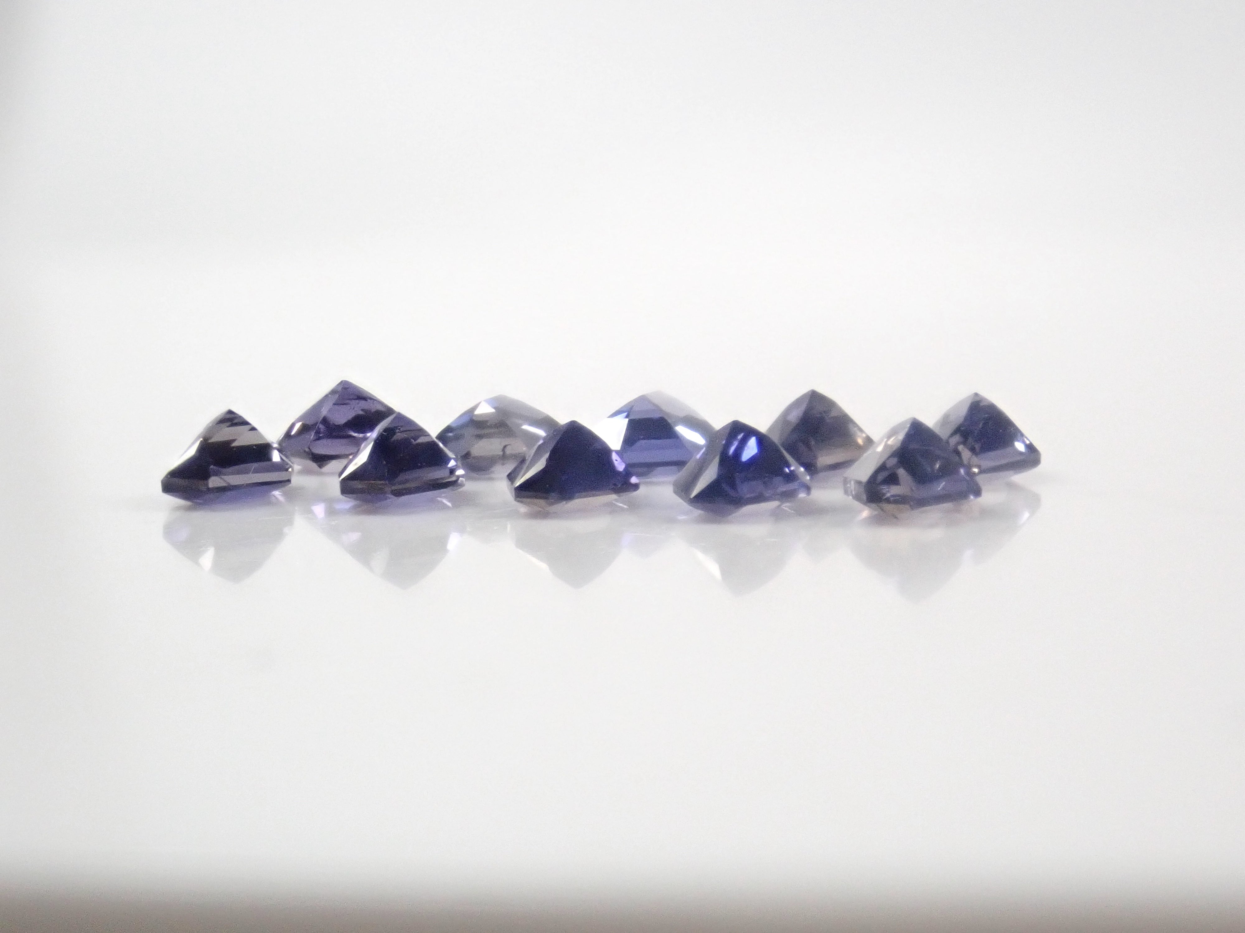 《Limited to 12 Stones》Iolite Gacha including Konpeito-cut Golden Iolite, normally 27,800 yen (with a bonus cut by Mr. Sanje)《Multiple Purchase Discount Available》