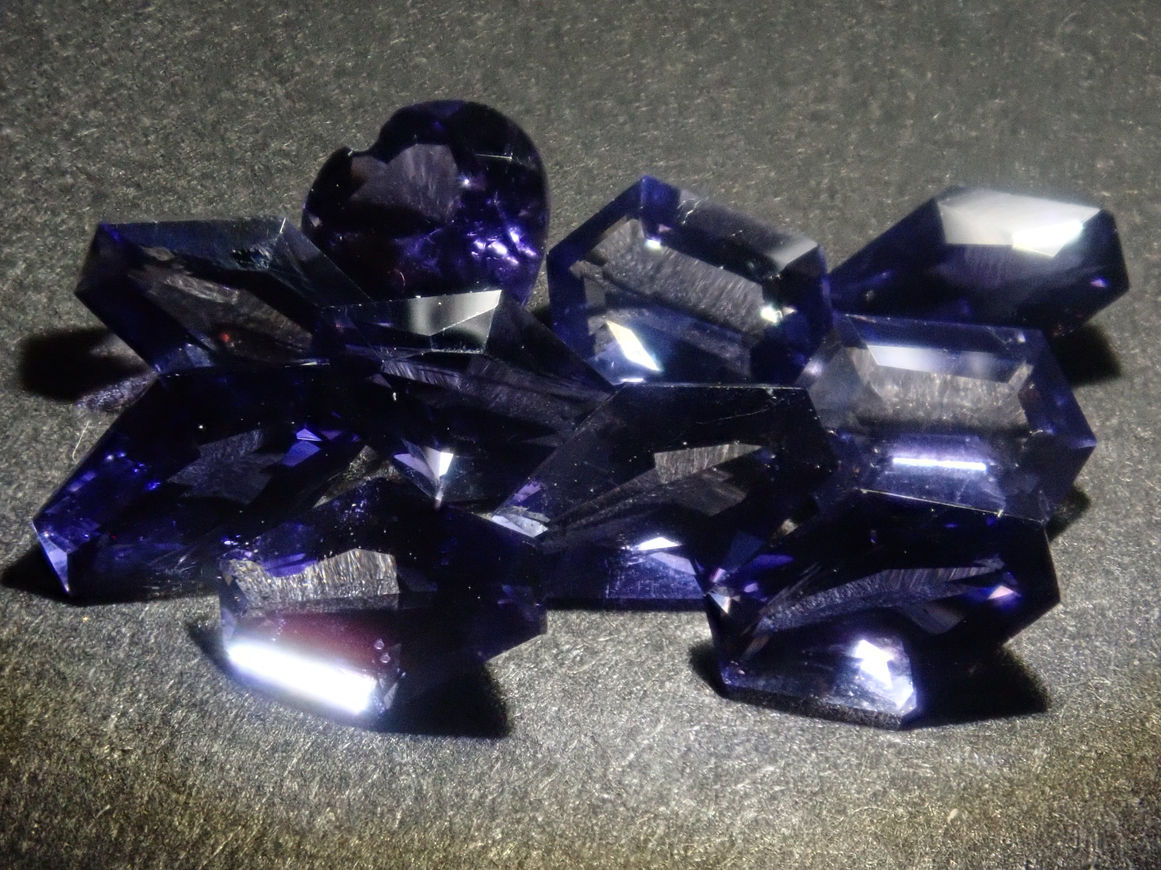 《Limited to 12 Stones》Iolite Gacha including Konpeito-cut Golden Iolite, normally 27,800 yen (with a bonus cut by Mr. Sanje)《Multiple Purchase Discount Available》