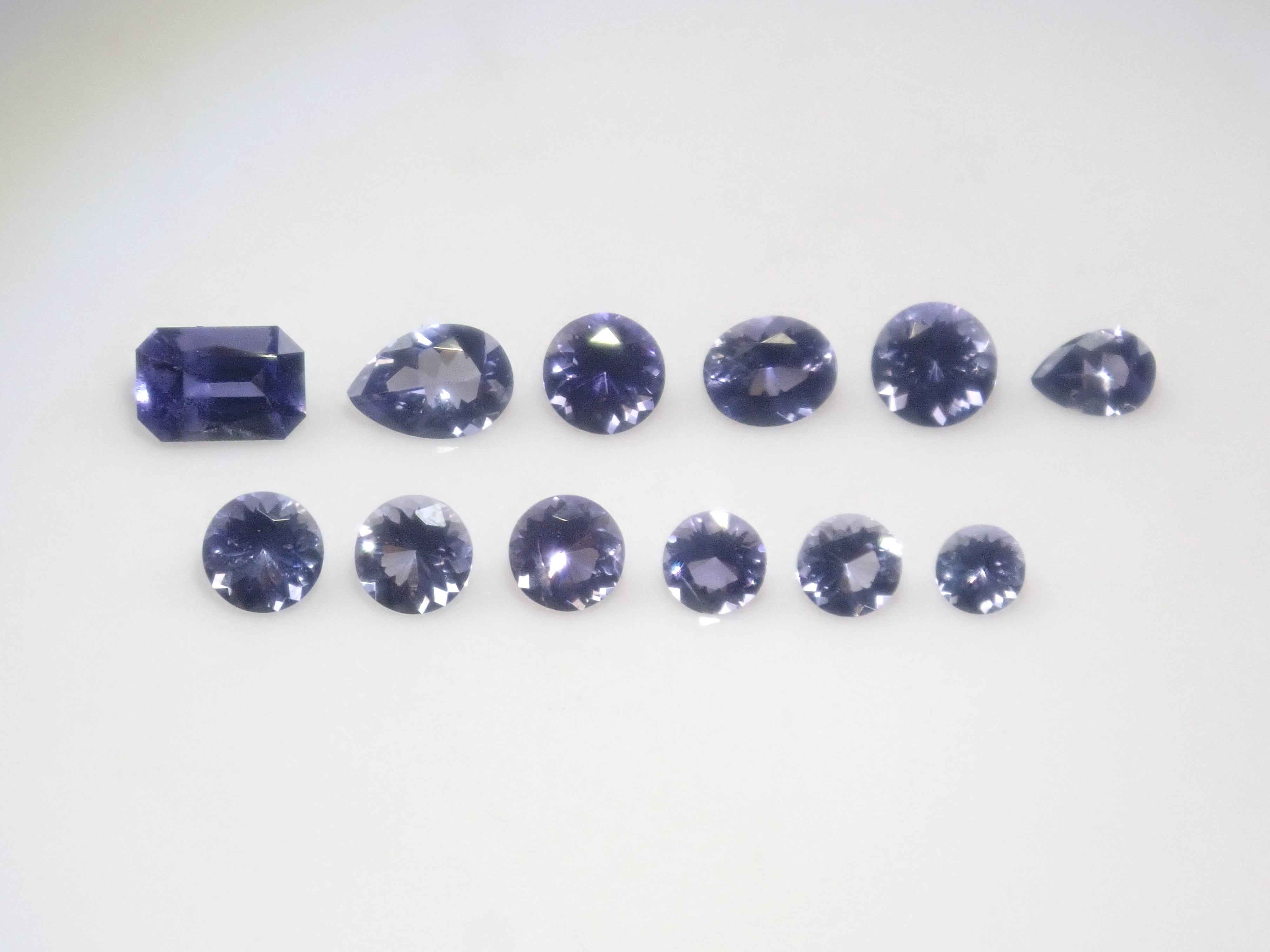 《Limited to 12 Stones》Iolite Gacha including Konpeito-cut Golden Iolite, normally 27,800 yen (with a bonus cut by Mr. Sanje)《Multiple Purchase Discount Available》