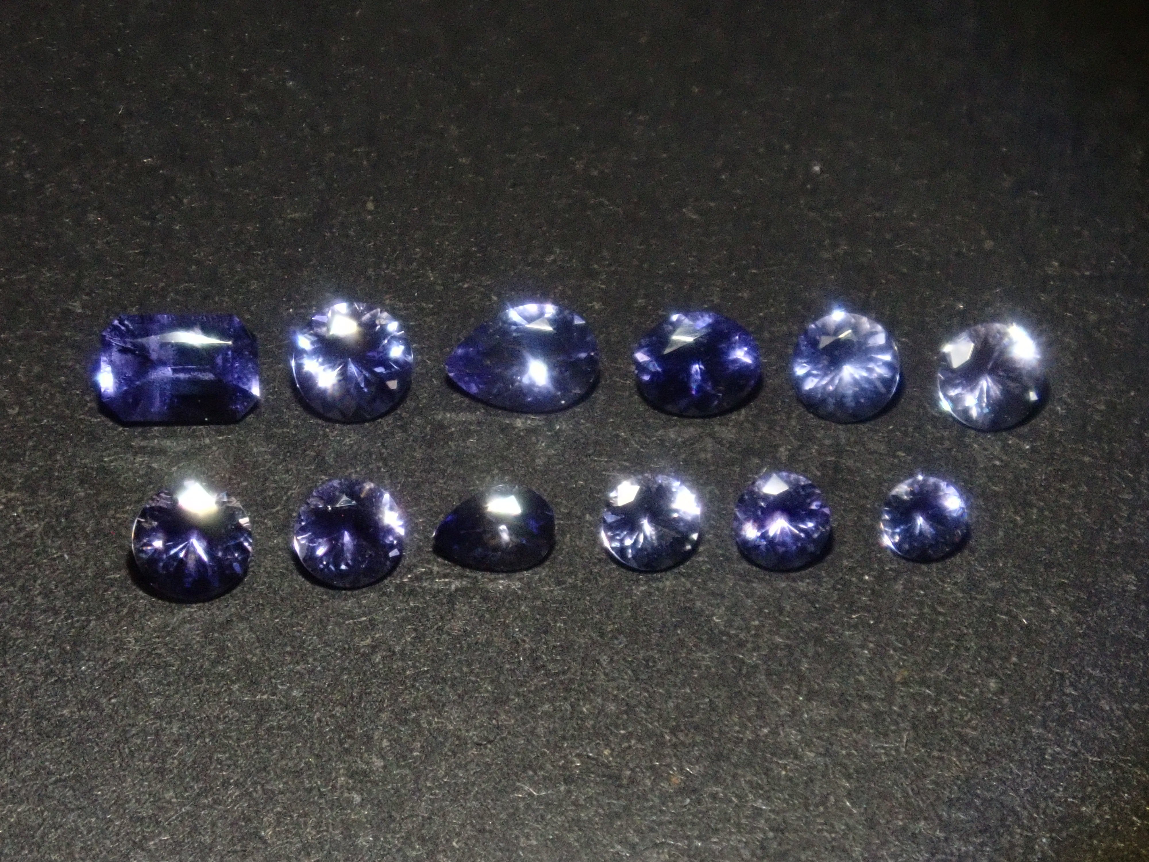 《Limited to 12 Stones》Iolite Gacha including Konpeito-cut Golden Iolite, normally 27,800 yen (with a bonus cut by Mr. Sanje)《Multiple Purchase Discount Available》