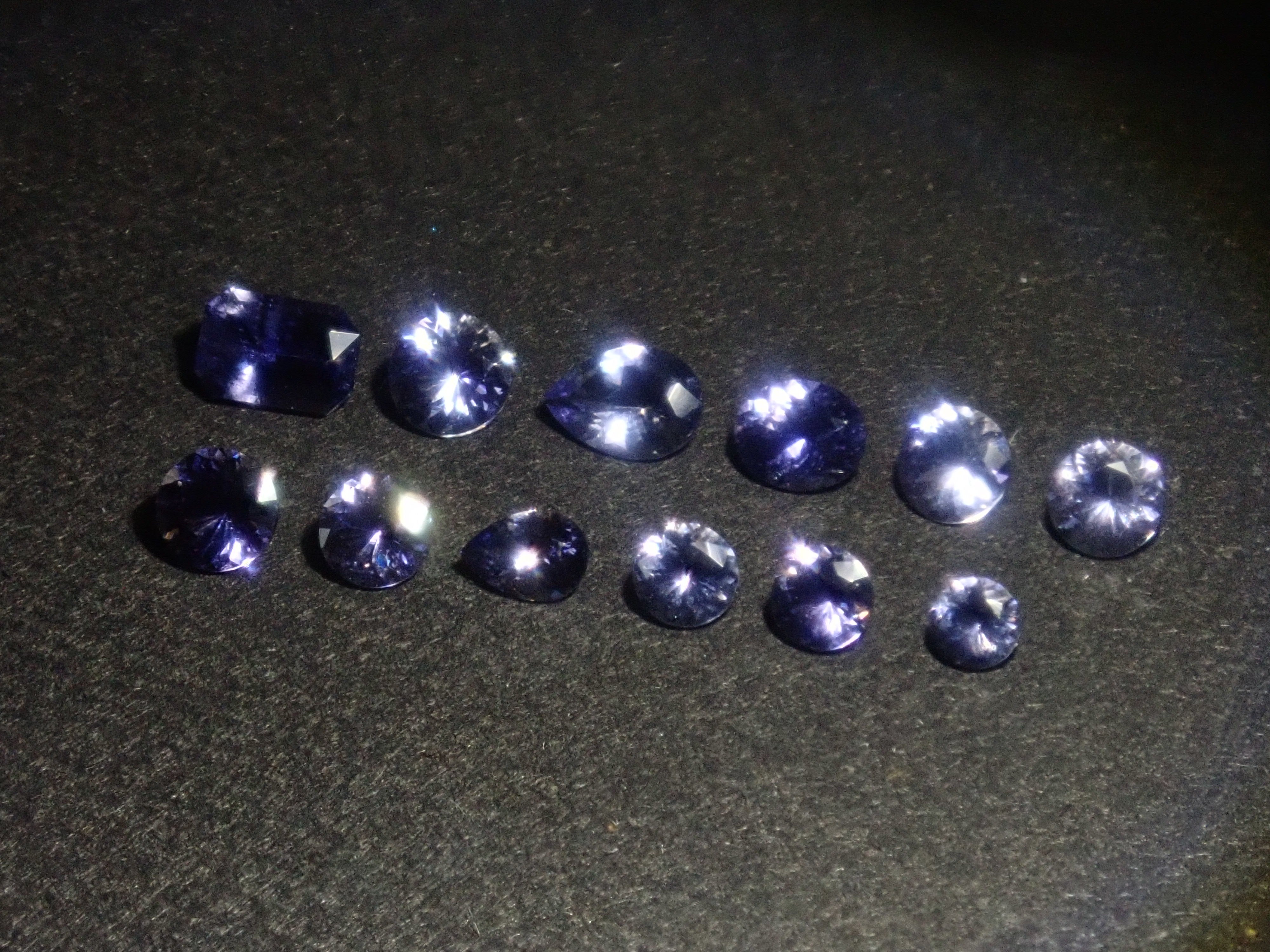 《Limited to 12 Stones》Iolite Gacha including Konpeito-cut Golden Iolite, normally 27,800 yen (with a bonus cut by Mr. Sanje)《Multiple Purchase Discount Available》