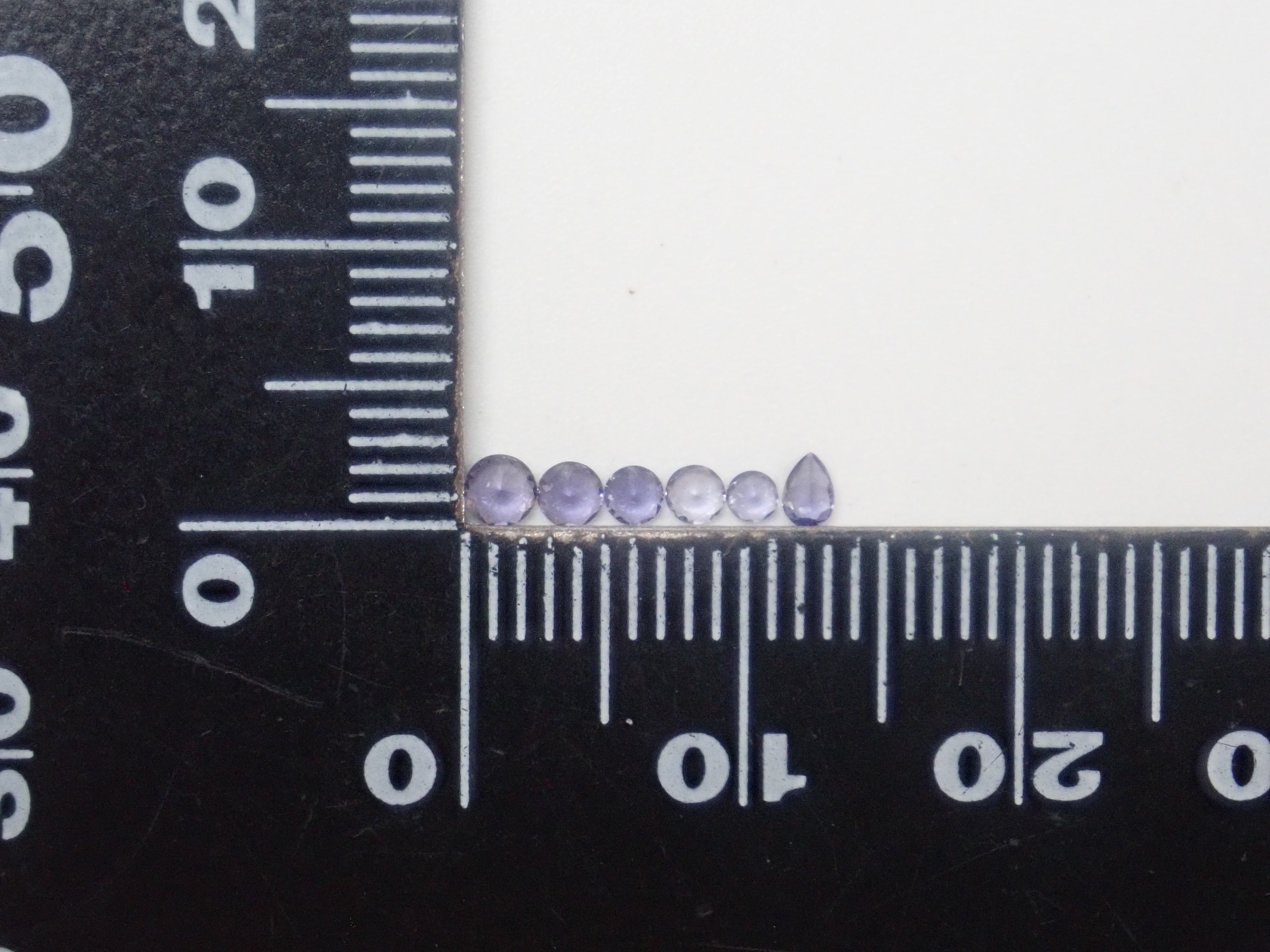 《Limited to 12 Stones》Iolite Gacha including Konpeito-cut Golden Iolite, normally 27,800 yen (with a bonus cut by Mr. Sanje)《Multiple Purchase Discount Available》
