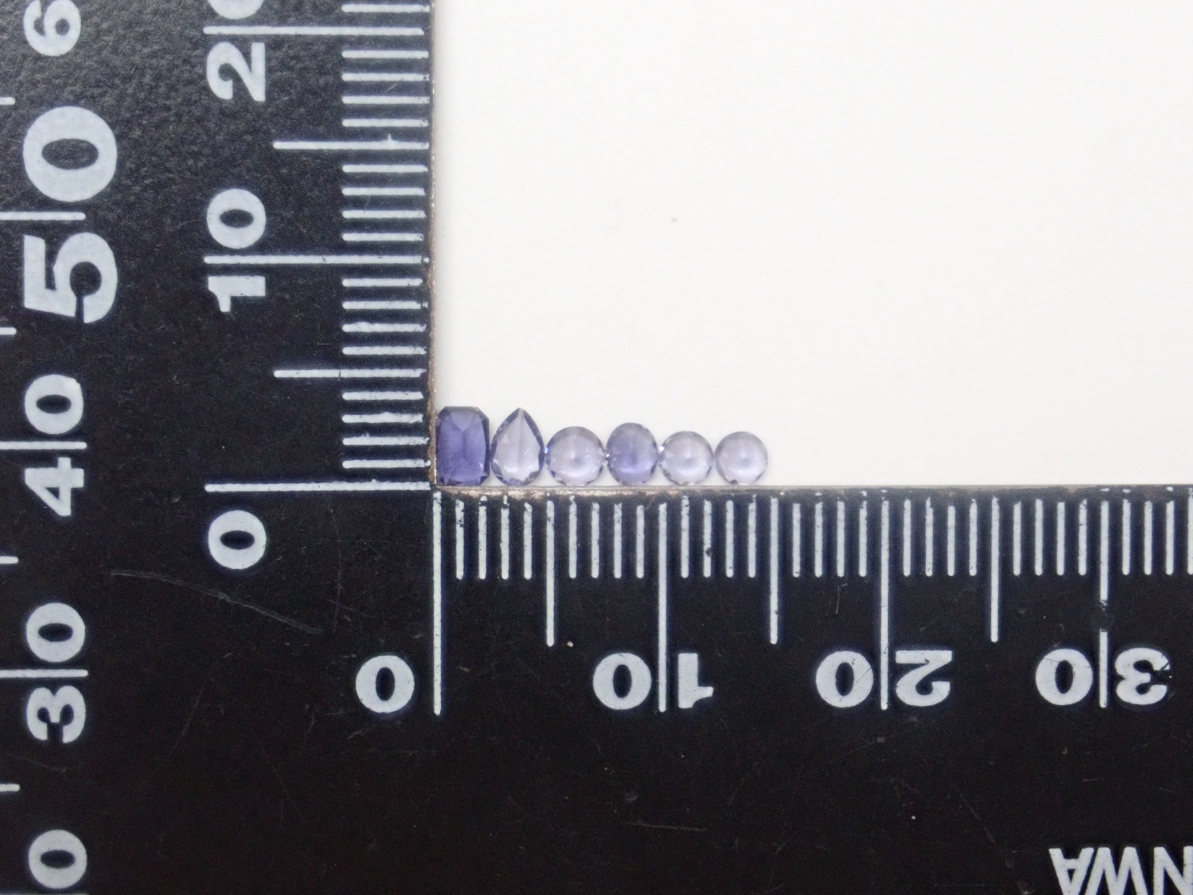 《Limited to 12 Stones》Iolite Gacha including Konpeito-cut Golden Iolite, normally 27,800 yen (with a bonus cut by Mr. Sanje)《Multiple Purchase Discount Available》