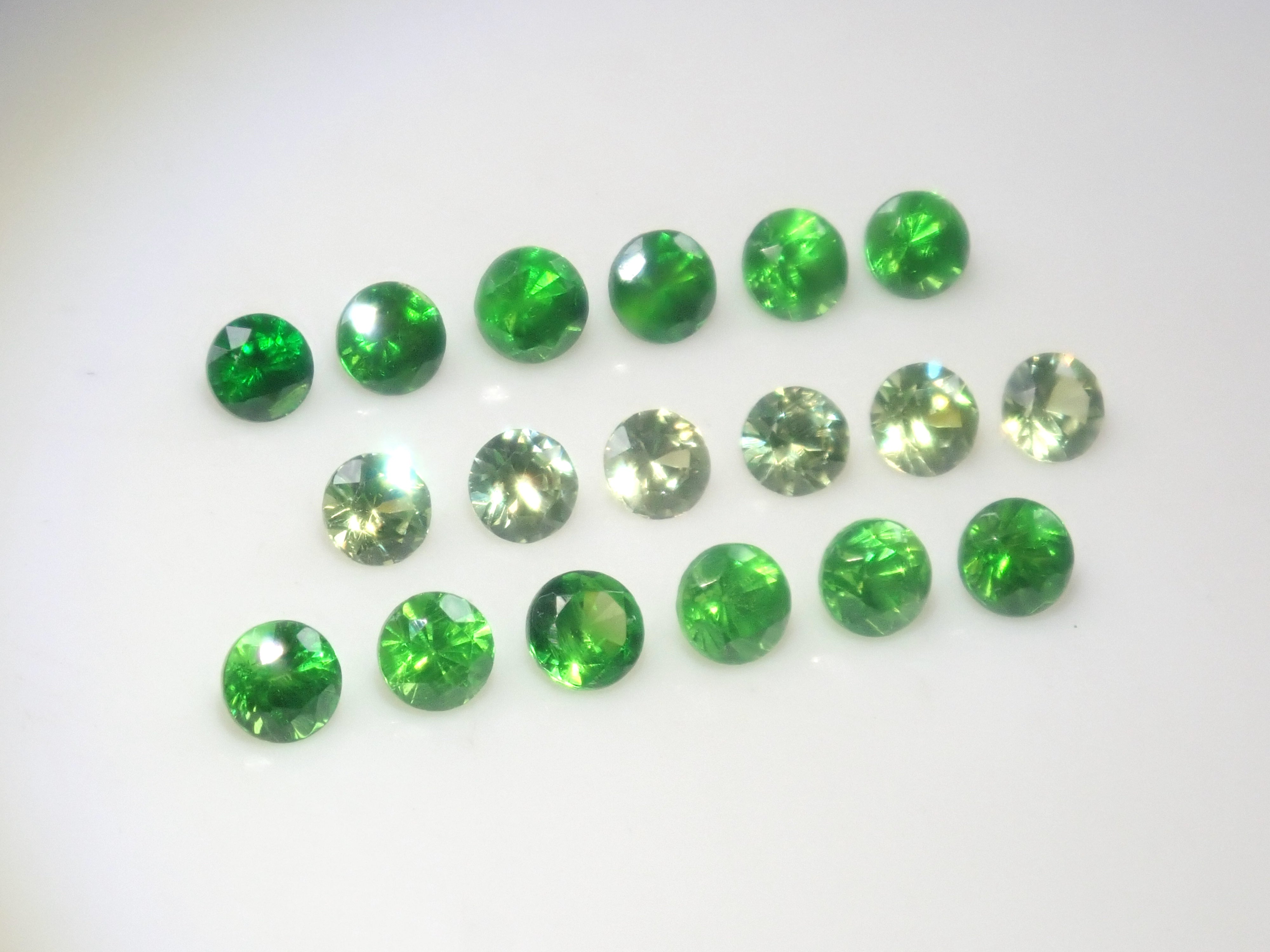 【4/11  22時販売】《限定22石》通常69,800円のロシア産美しいホーステールインクルージョン入り含むデマントイドガーネットガチャ《複数購入割引有》