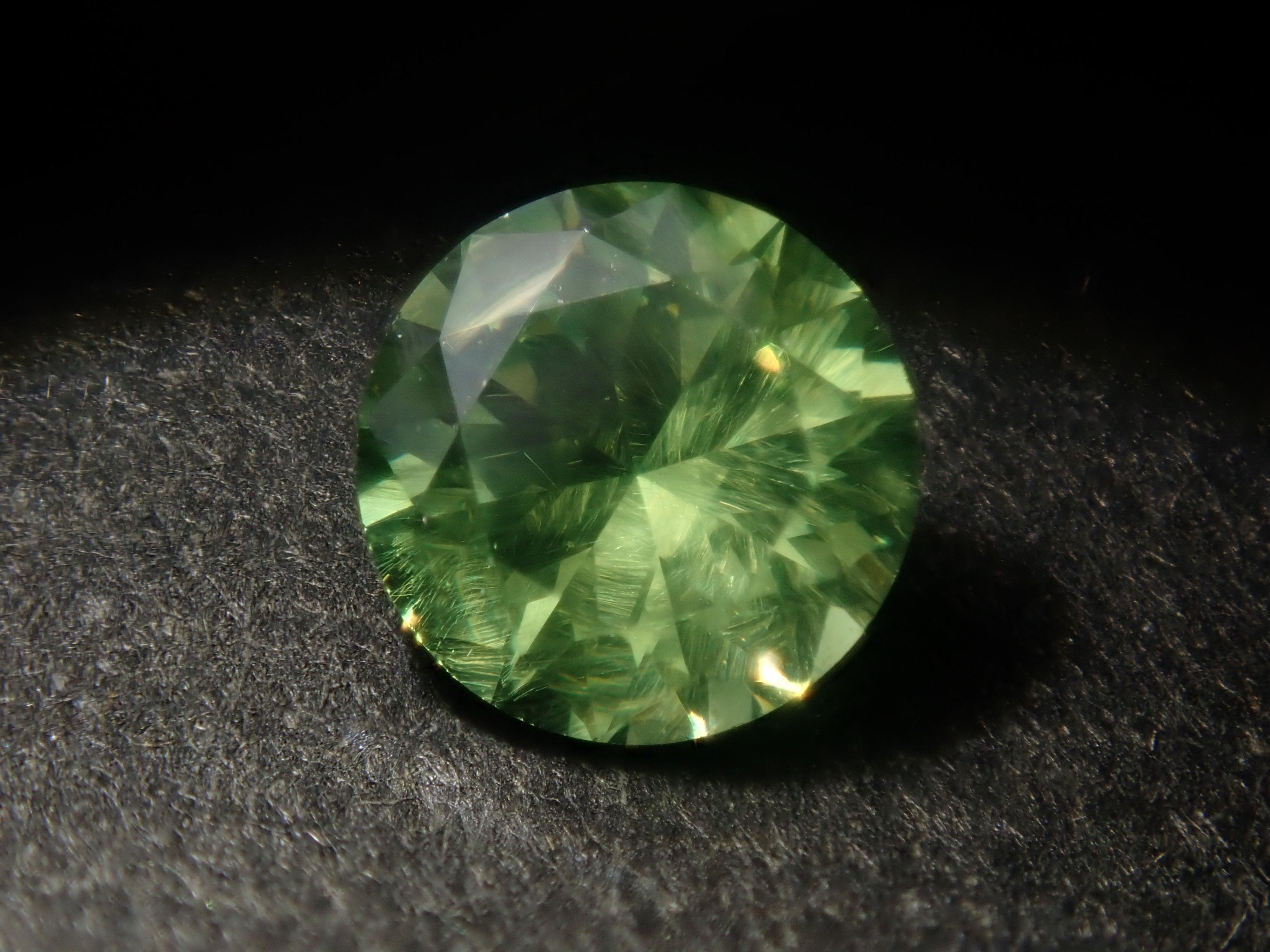 【4/11  22時販売】《限定22石》通常69,800円のロシア産美しいホーステールインクルージョン入り含むデマントイドガーネットガチャ《複数購入割引有》