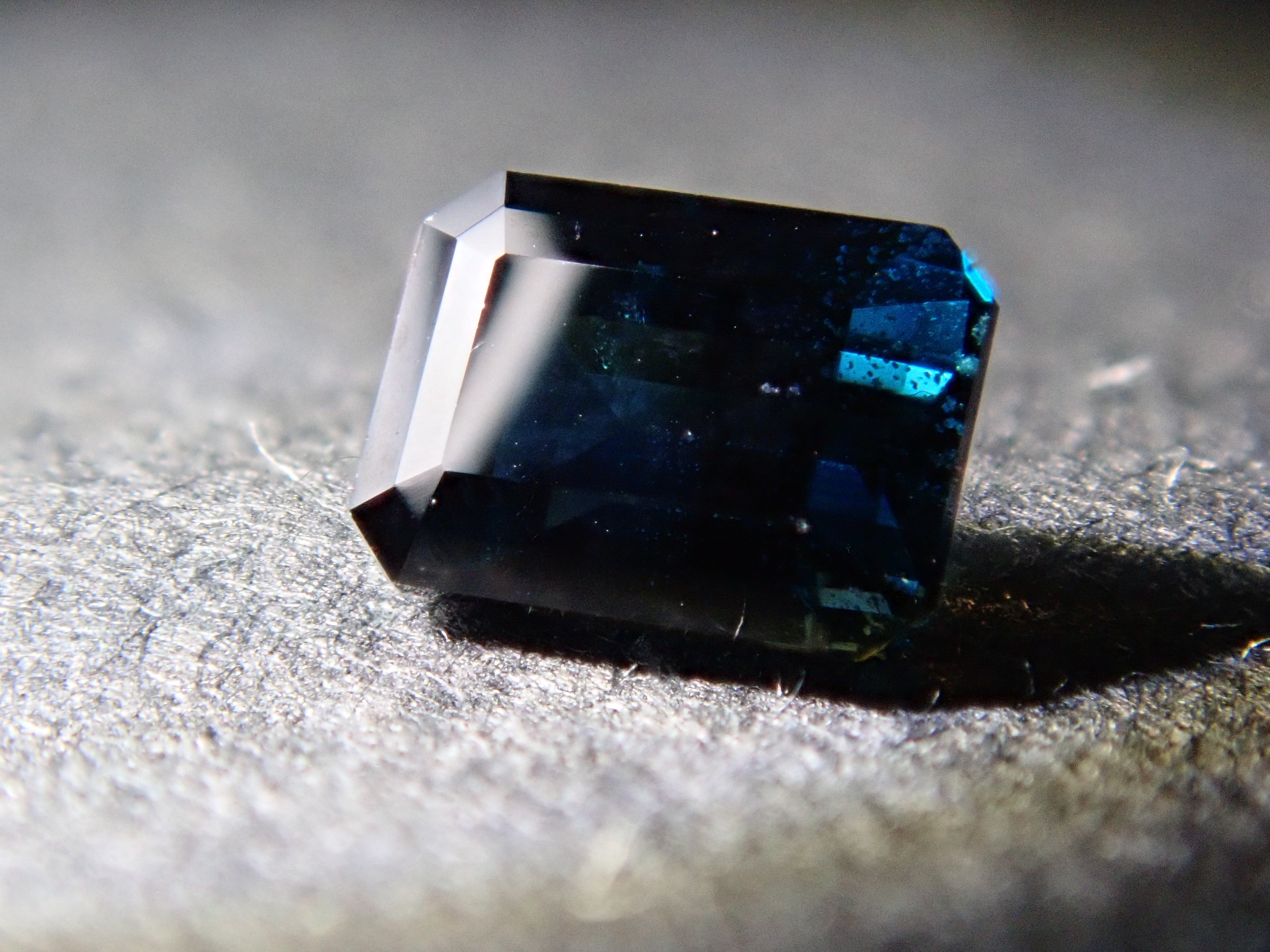 マダガスカル産サファリン 0.268ctルース 鑑別書