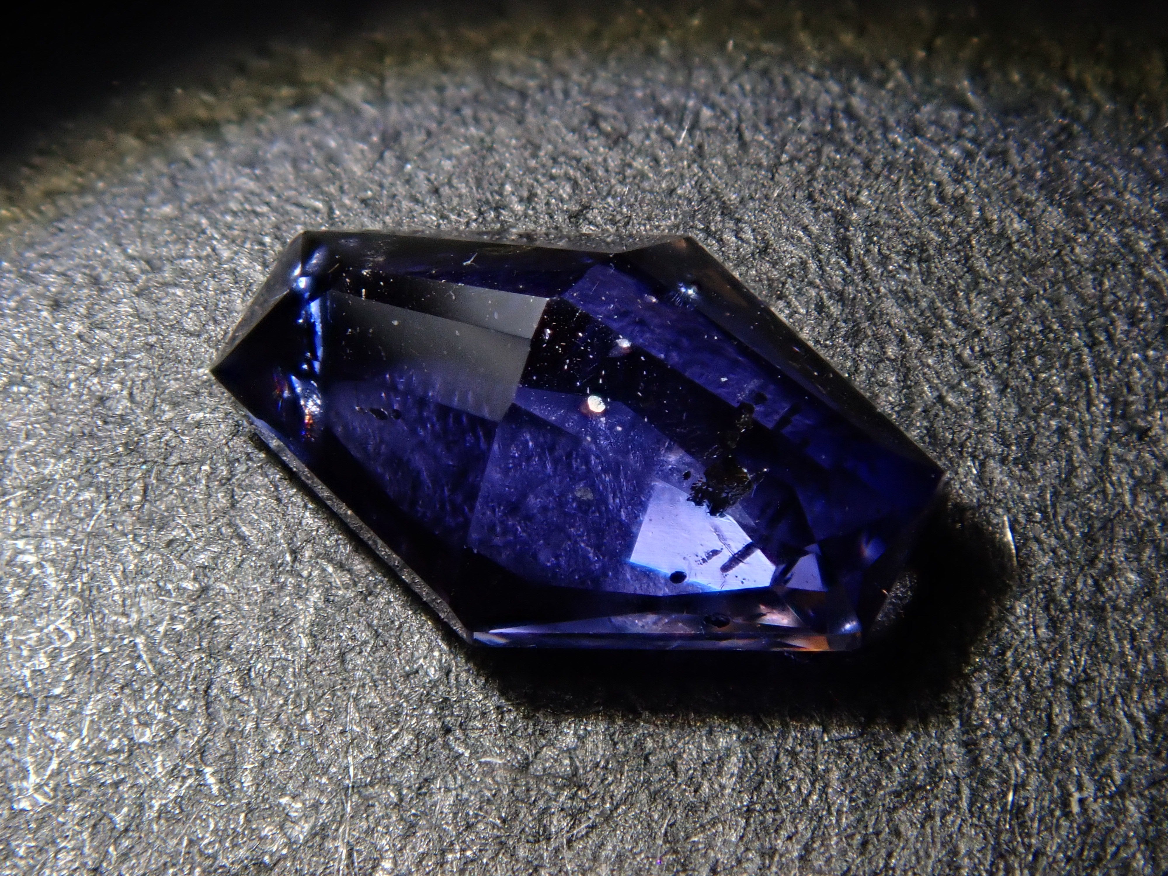 マダガスカル産アイオライトサンストーン 0.311ctルース