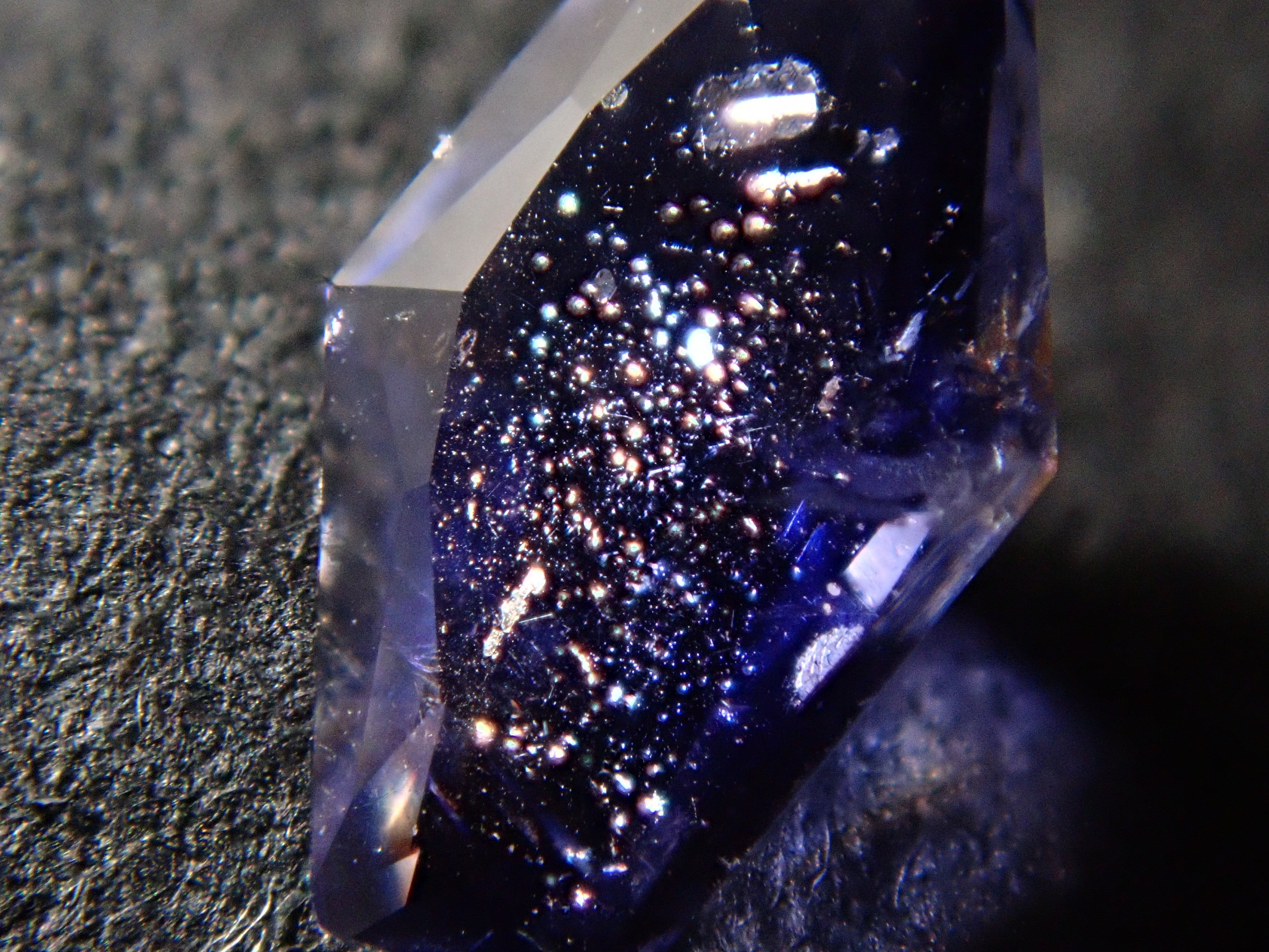 マダガスカル産アイオライトサンストーン 0.311ctルース