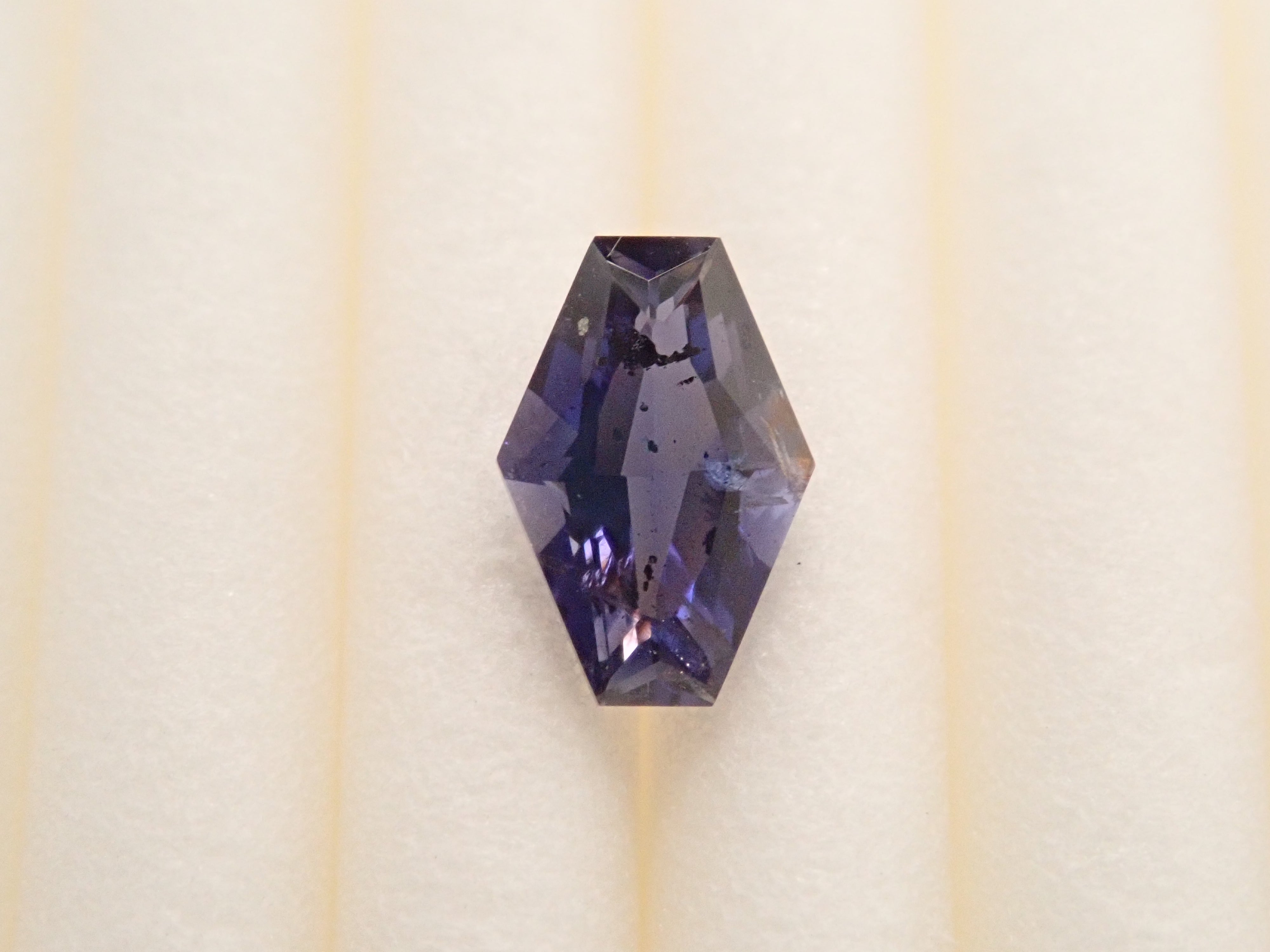 マダガスカル産アイオライトサンストーン 0.311ctルース